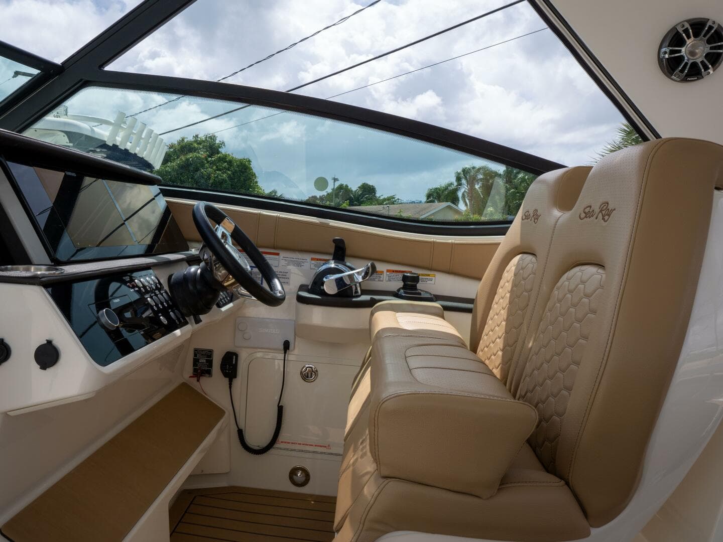 2021 Sea Ray 320 Sundancer