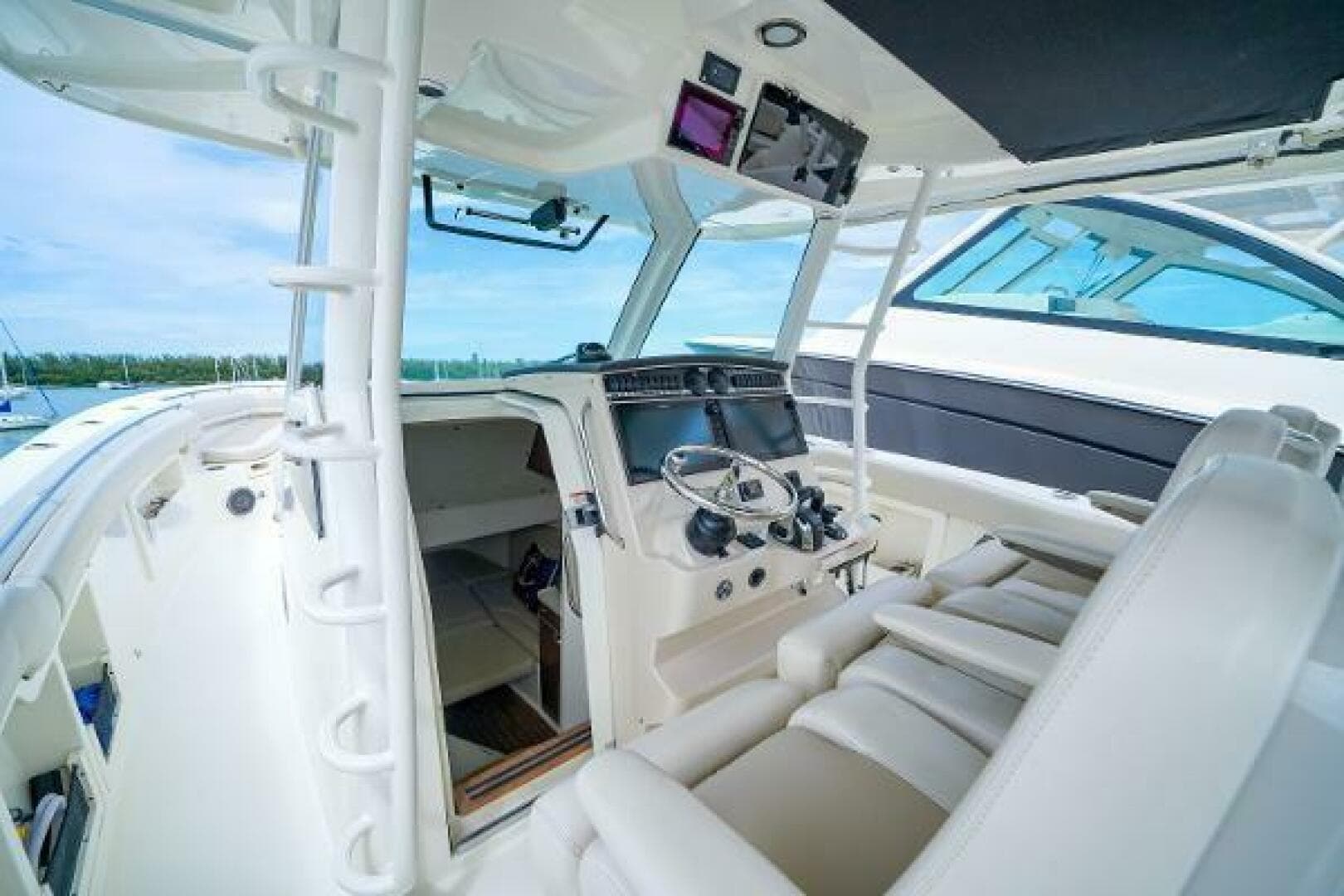 2018 Boston Whaler 380 Outrage