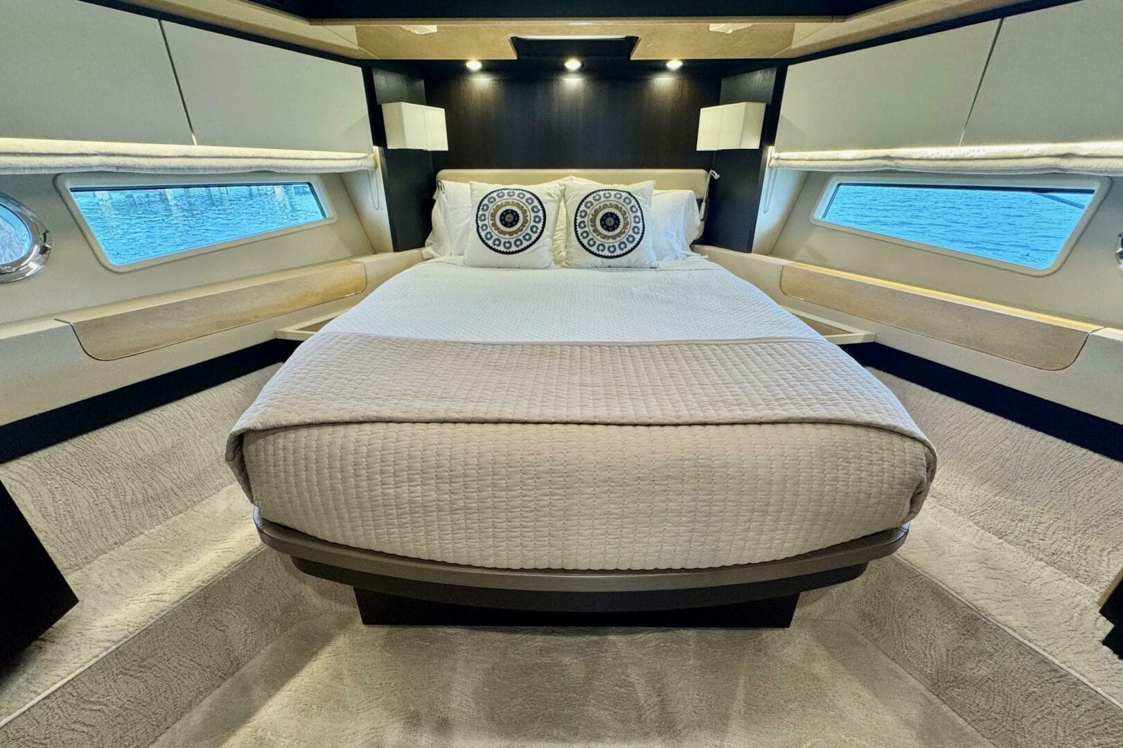 2016 Azimut 66