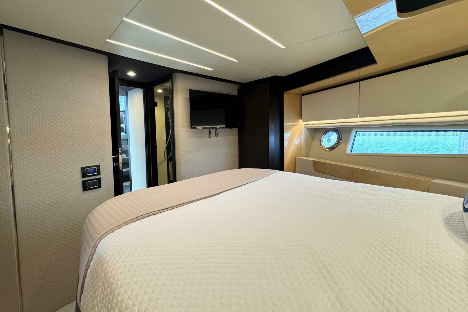 2016 Azimut 66