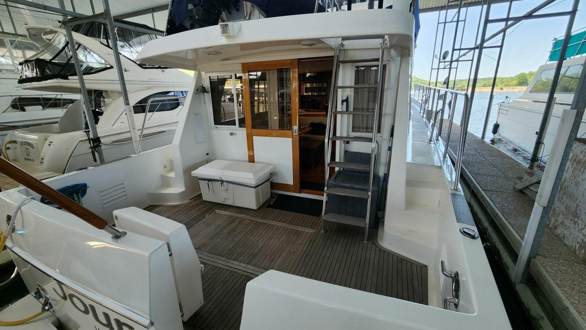 2000 Ocean Alexander 511 Classico