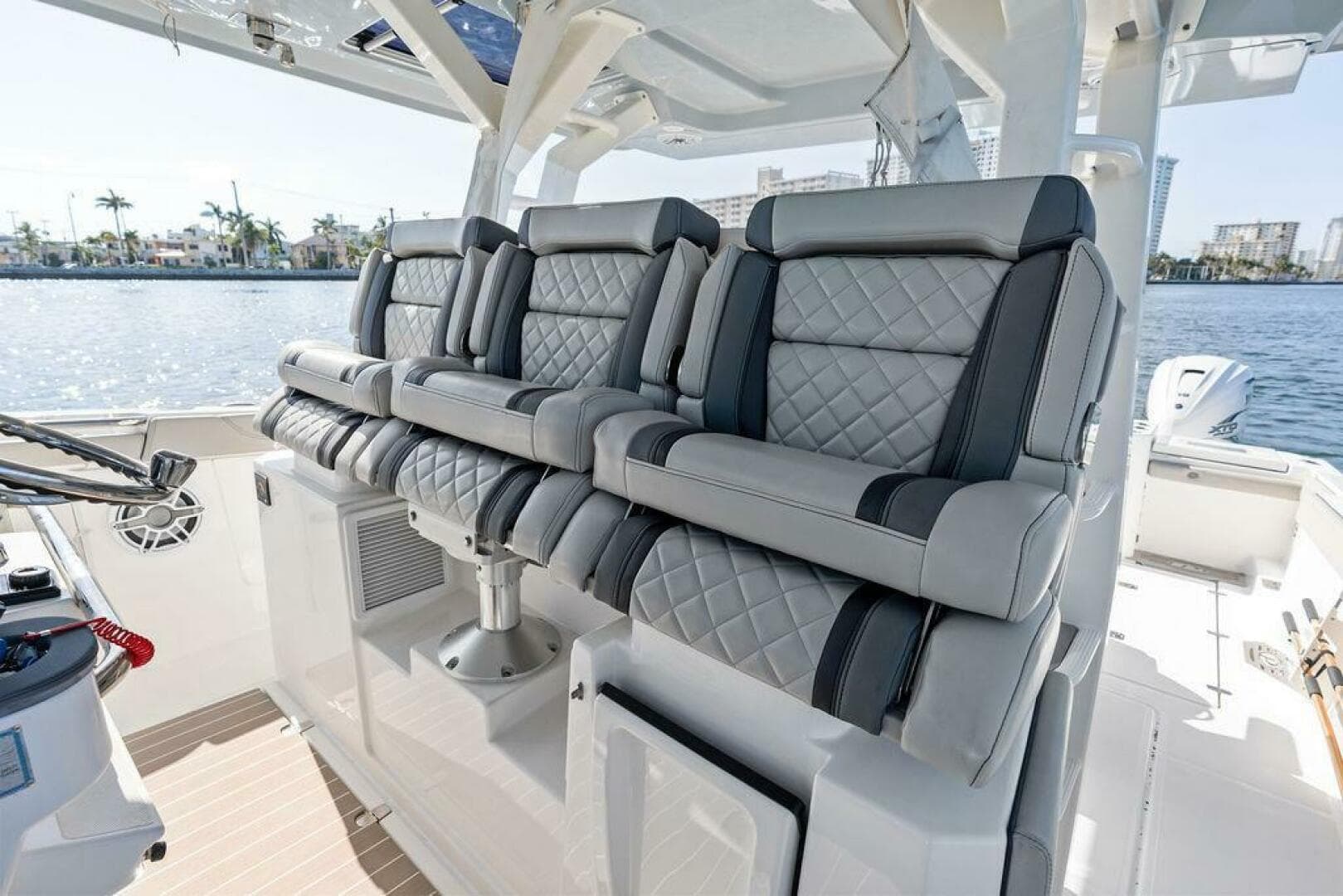 2022 Pursuit S 428 Sport