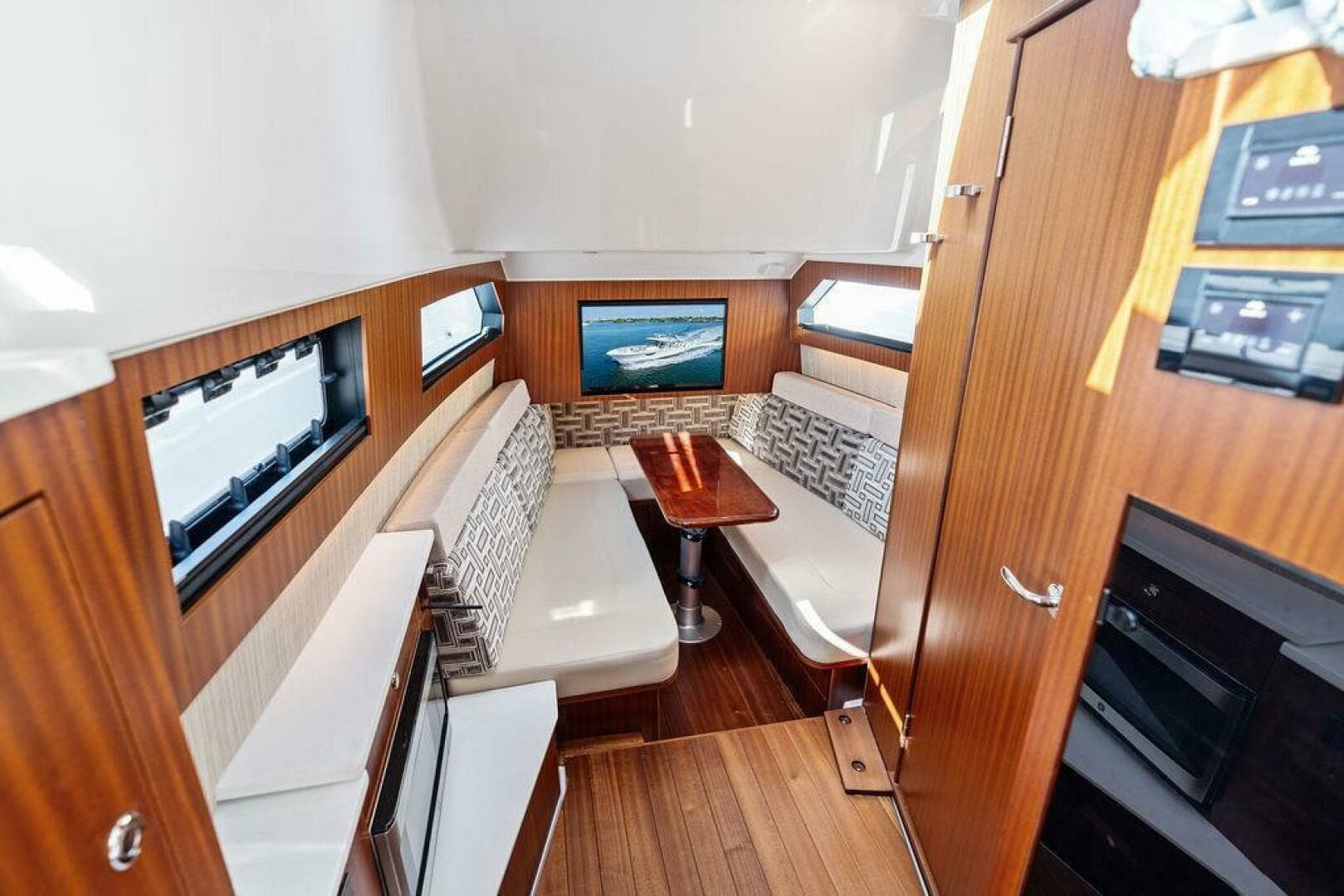 2022 Pursuit S 428 Sport