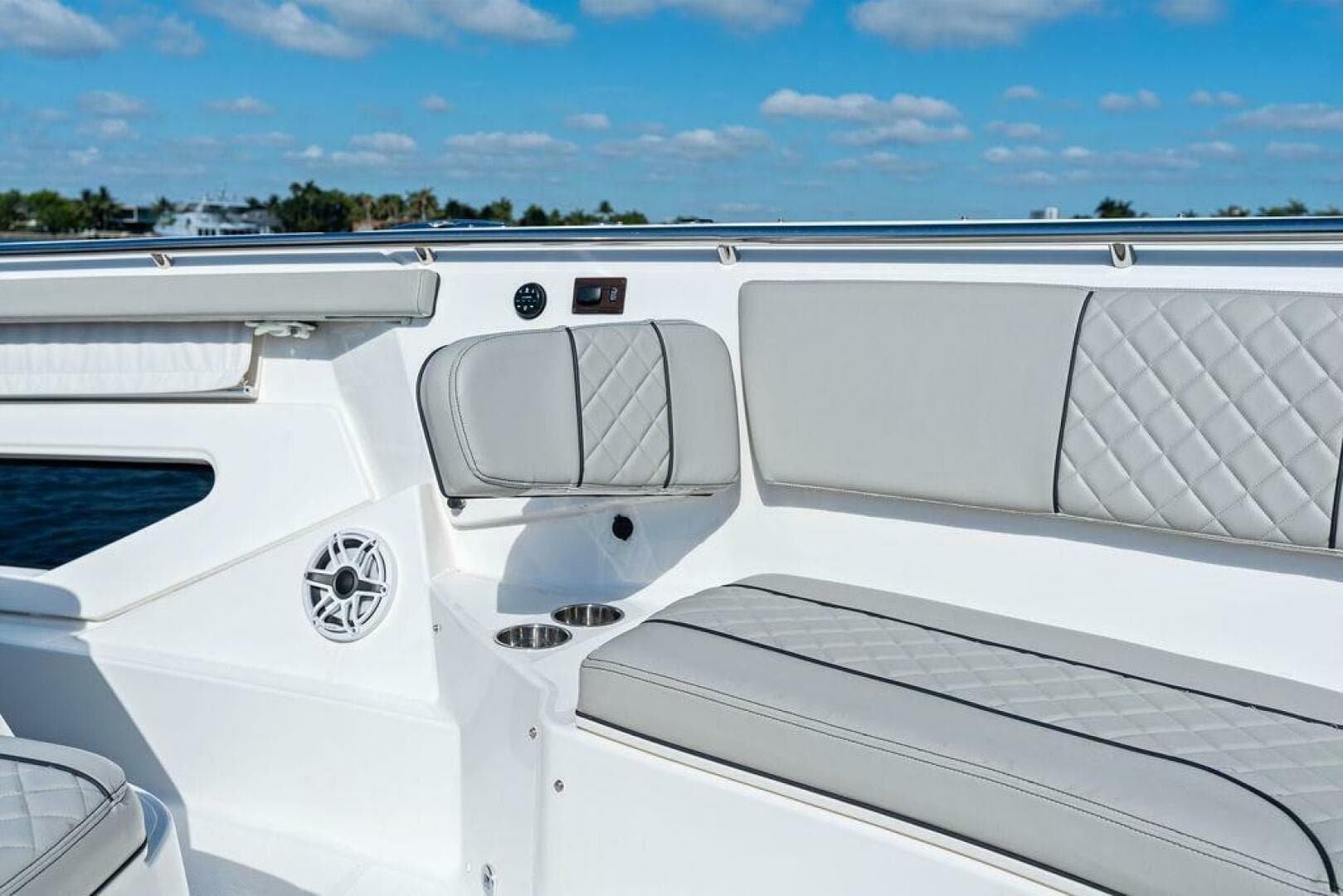 2022 Pursuit S 428 Sport