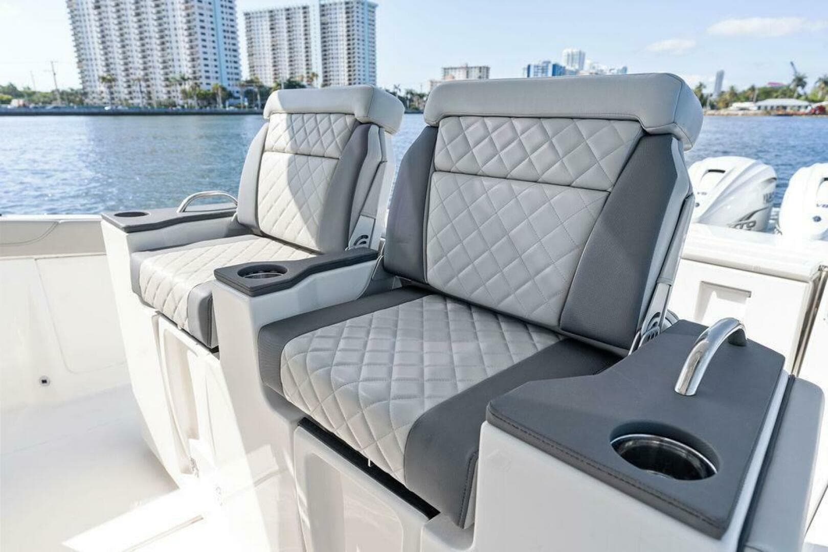 2022 Pursuit S 428 Sport