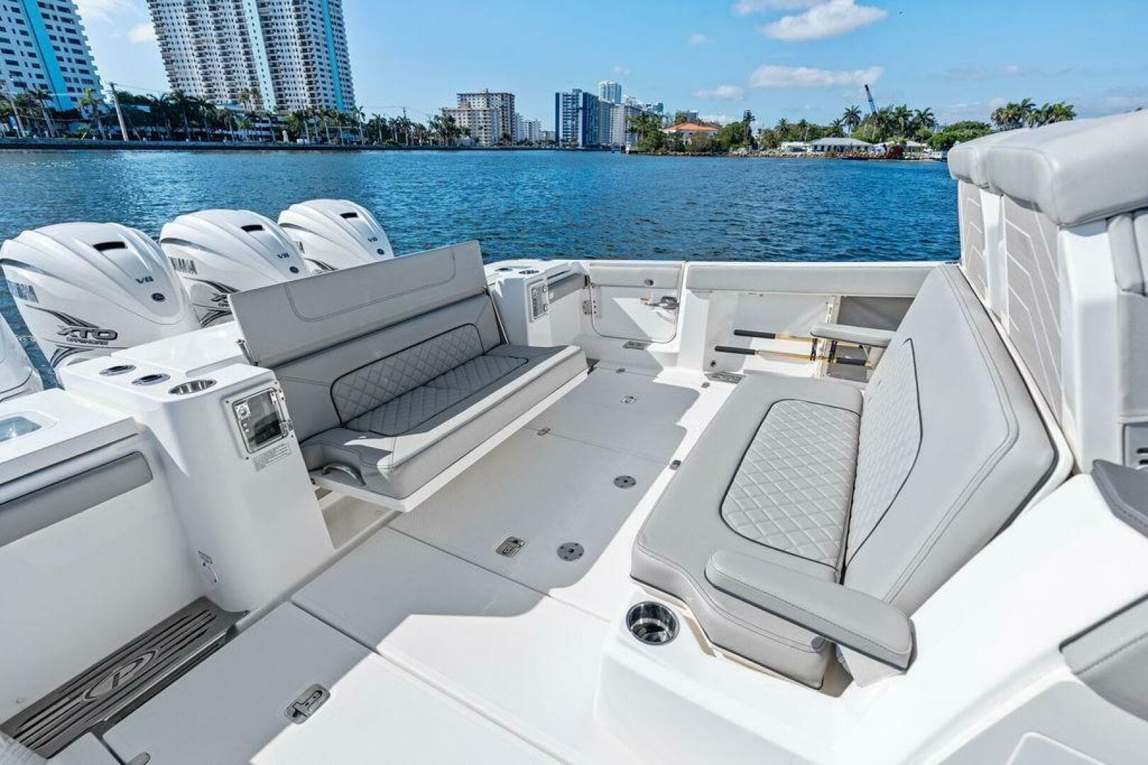 2022 Pursuit S 428 Sport