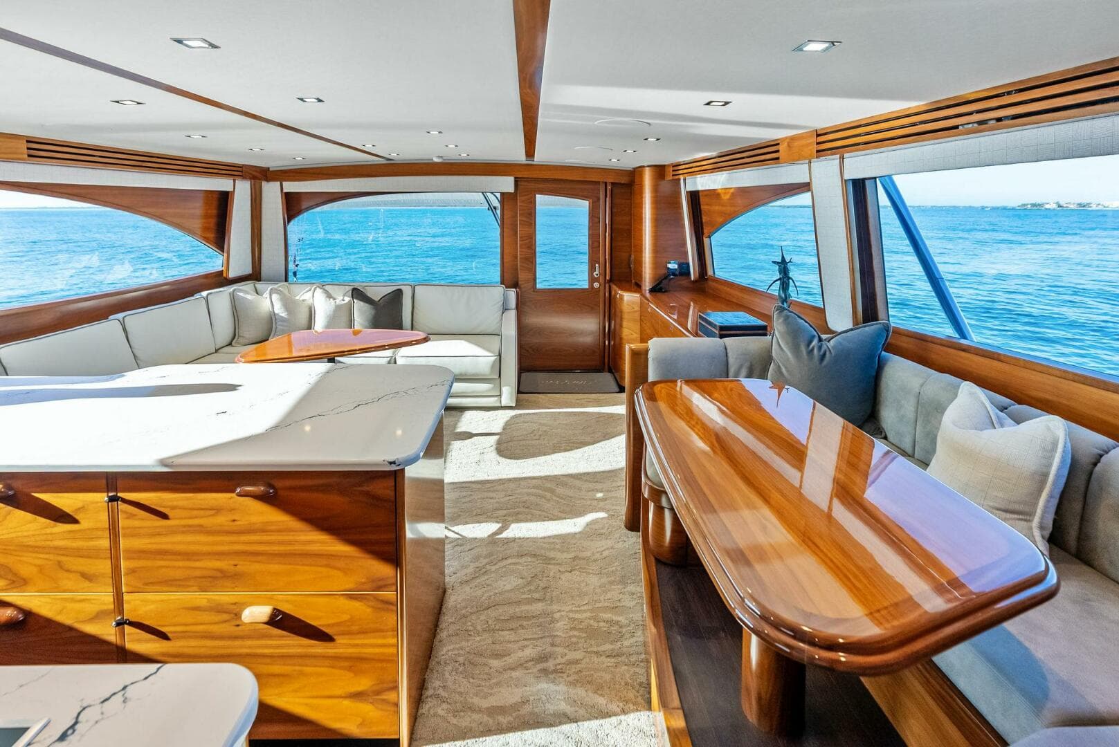 2023 Viking 64 Convertible- SIN PELO- Galley