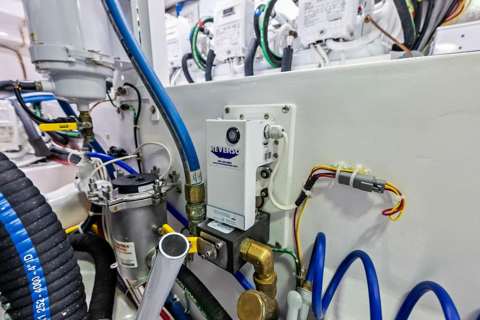 2023 Viking 64 Convertible- SIN PELO- Engine Room