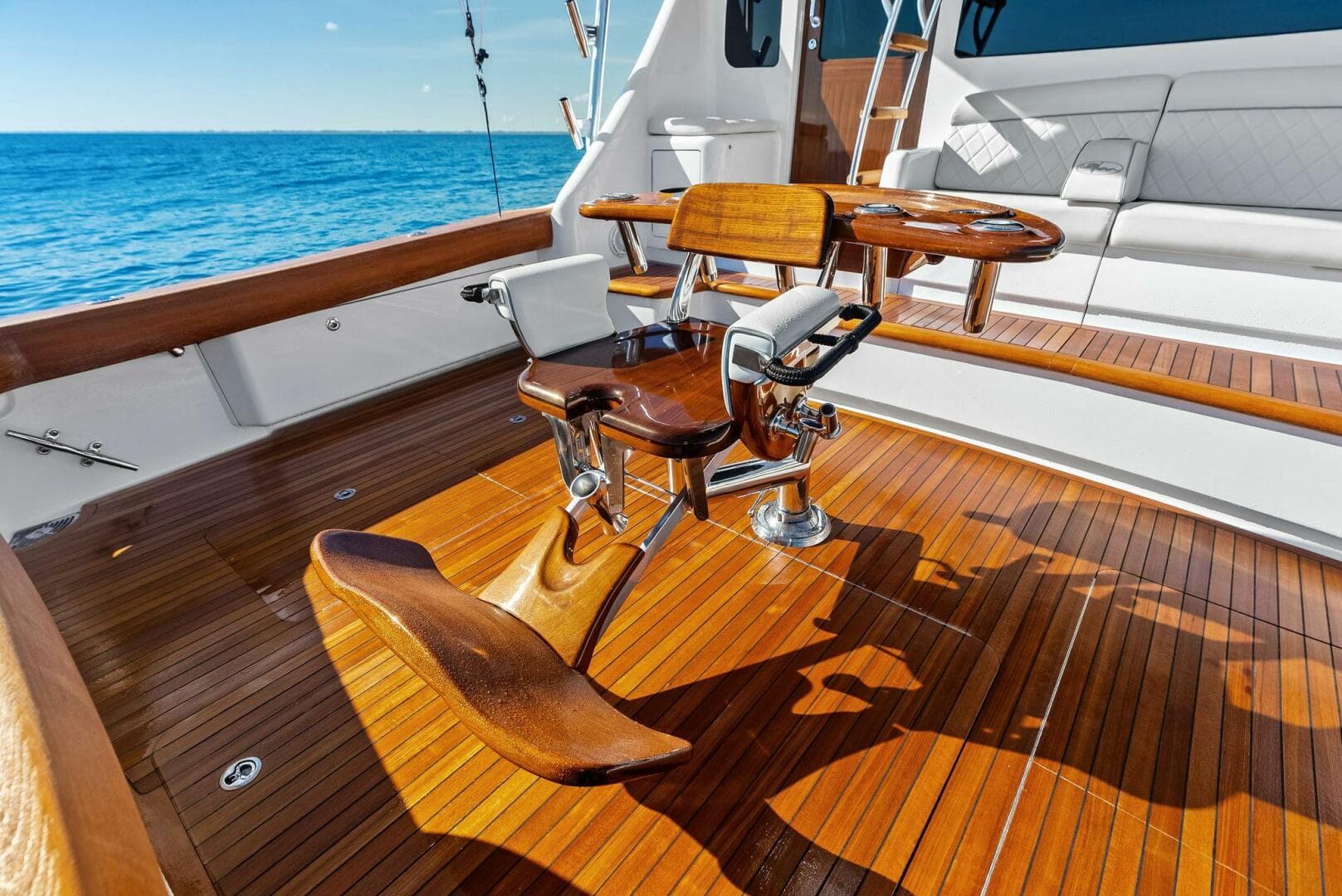 2023 Viking 64 Convertible- SIN PELO- Cockpit