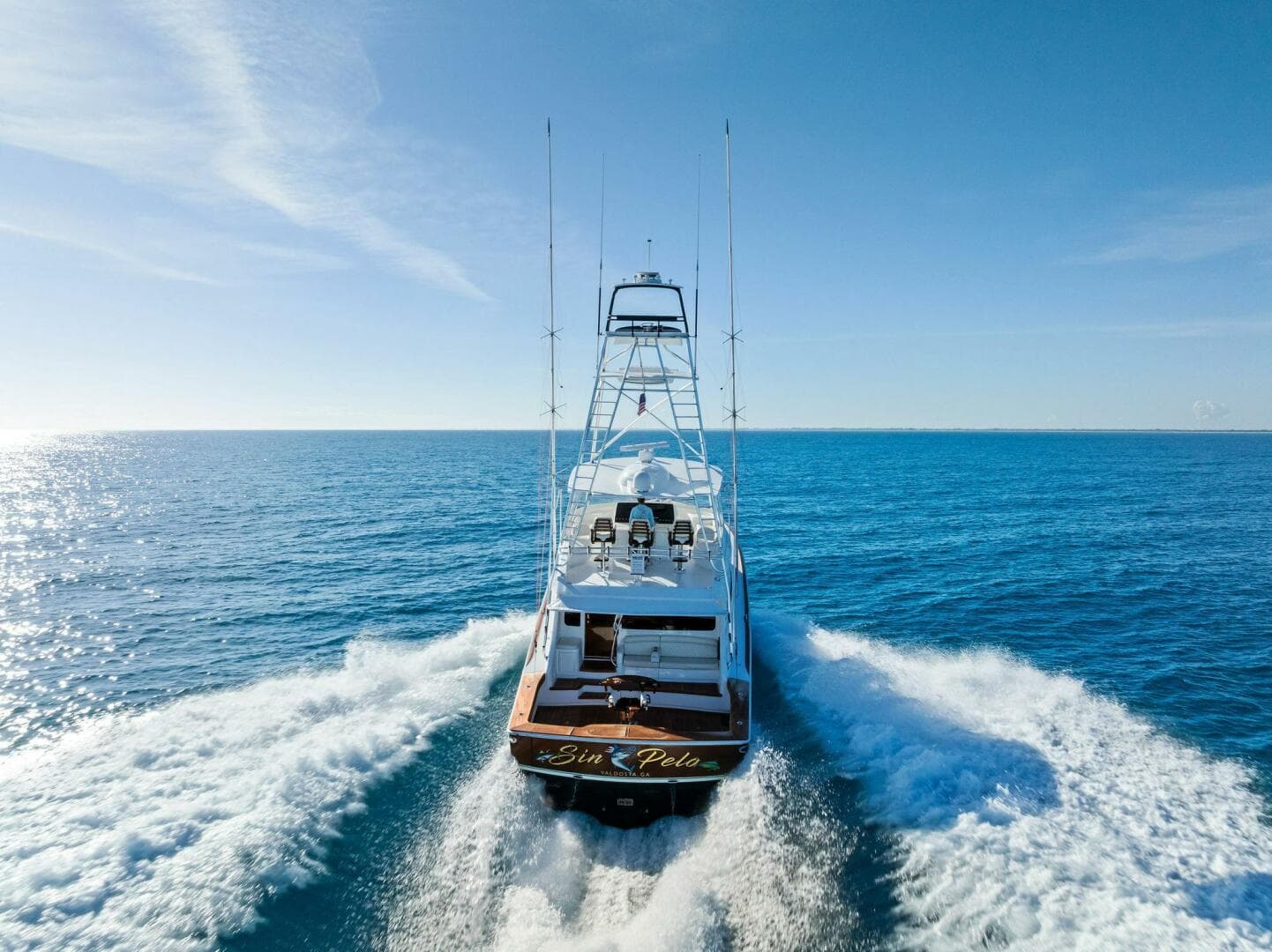 2023 Viking 64 Convertible- SIN PELO- Transom