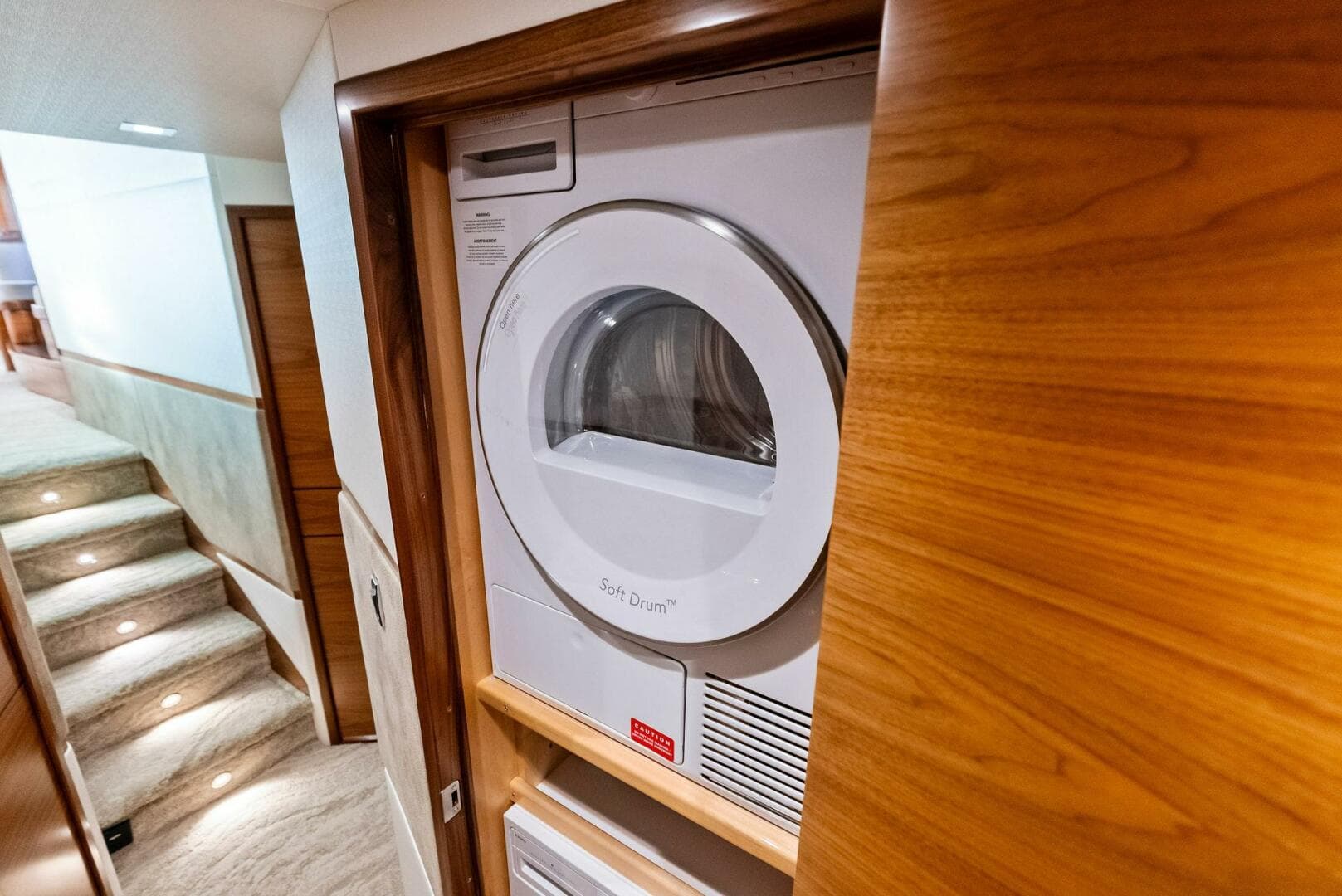 2023 Viking 64 Convertible- SIN PELO- Laundry