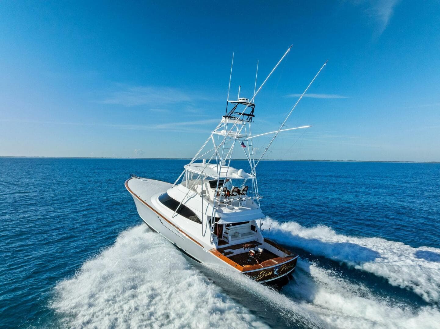 2023 Viking 64 Convertible- SIN PELO- Transom