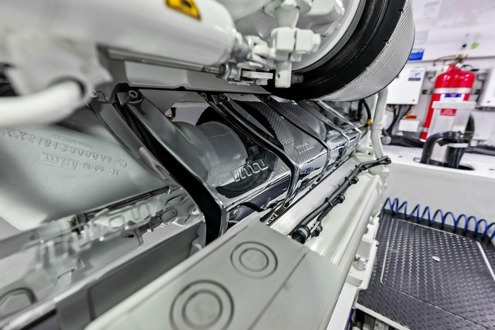 2023 Viking 64 Convertible- SIN PELO- Engine Room