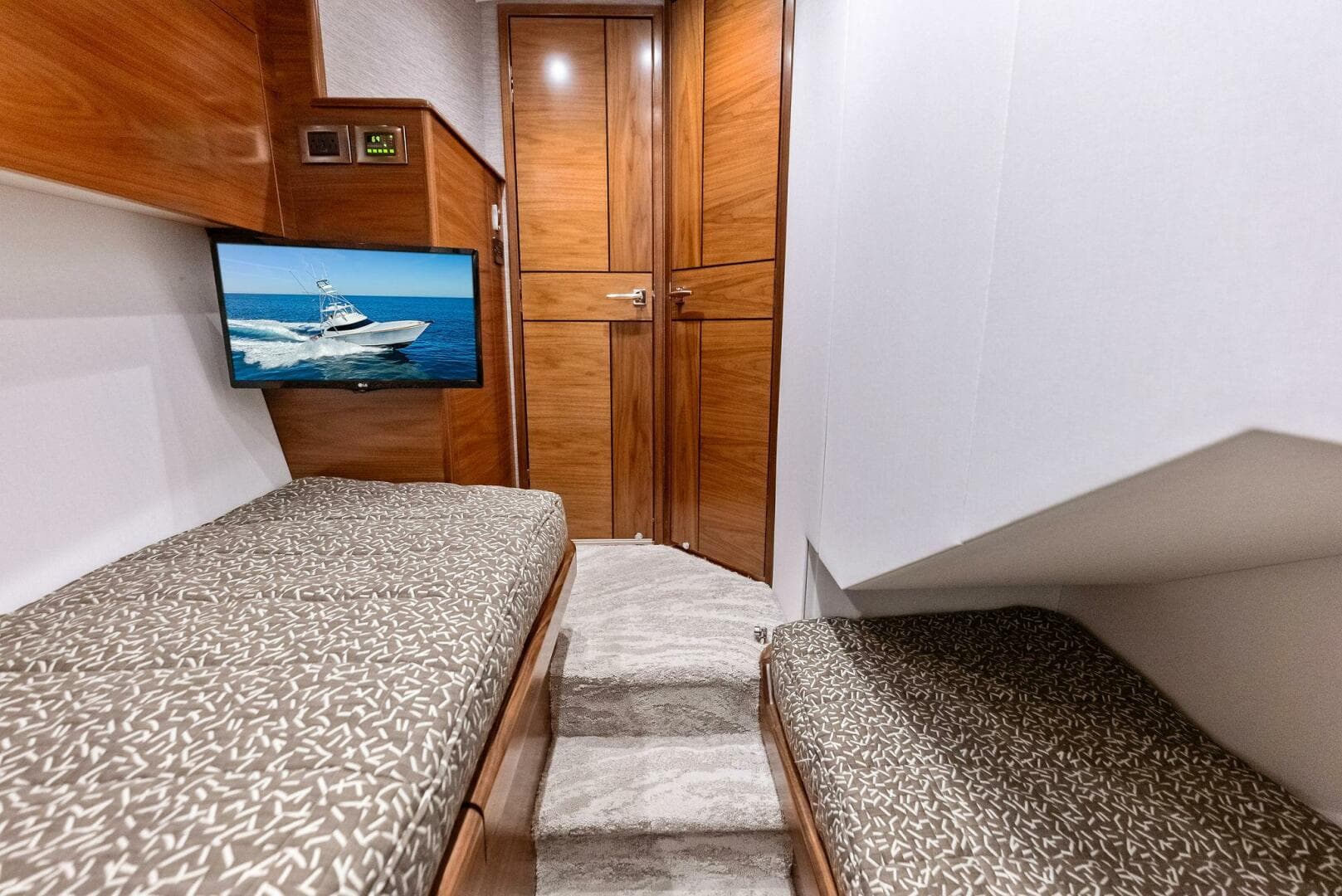 2023 Viking 64 Convertible- SIN PELO-Port Stateroom AFT