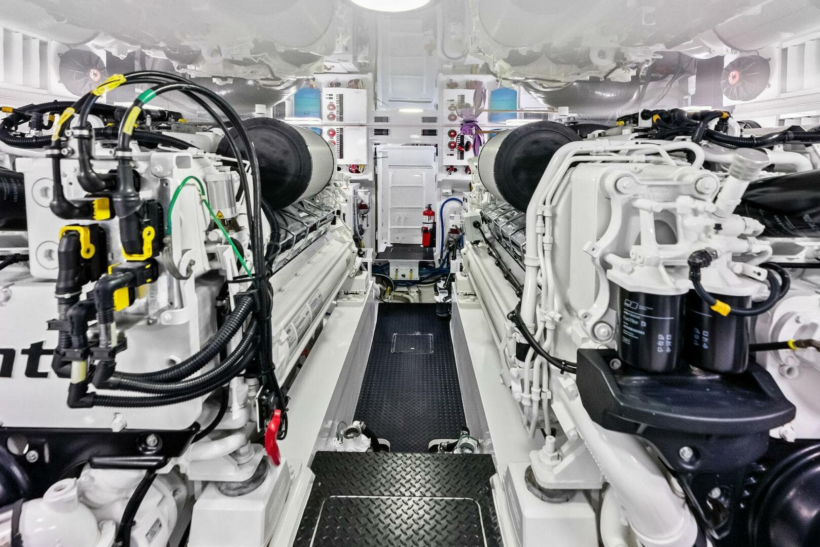 2023 Viking 64 Convertible- SIN PELO- Engine Room
