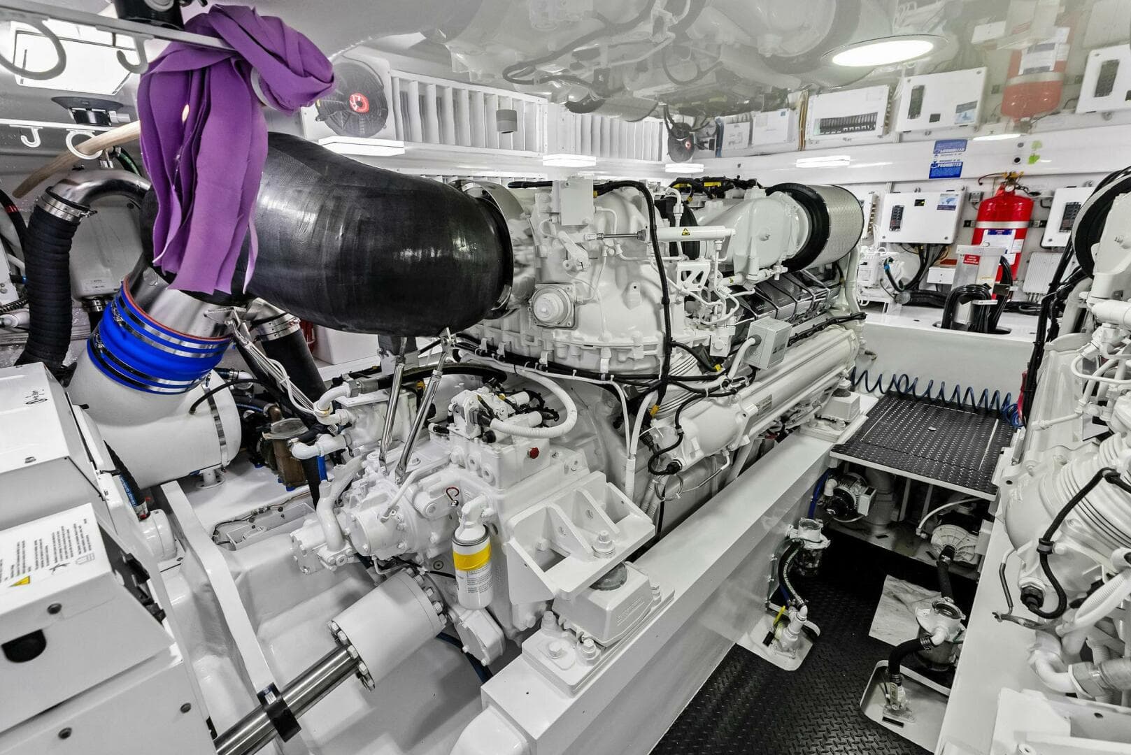2023 Viking 64 Convertible- SIN PELO- Engine Room