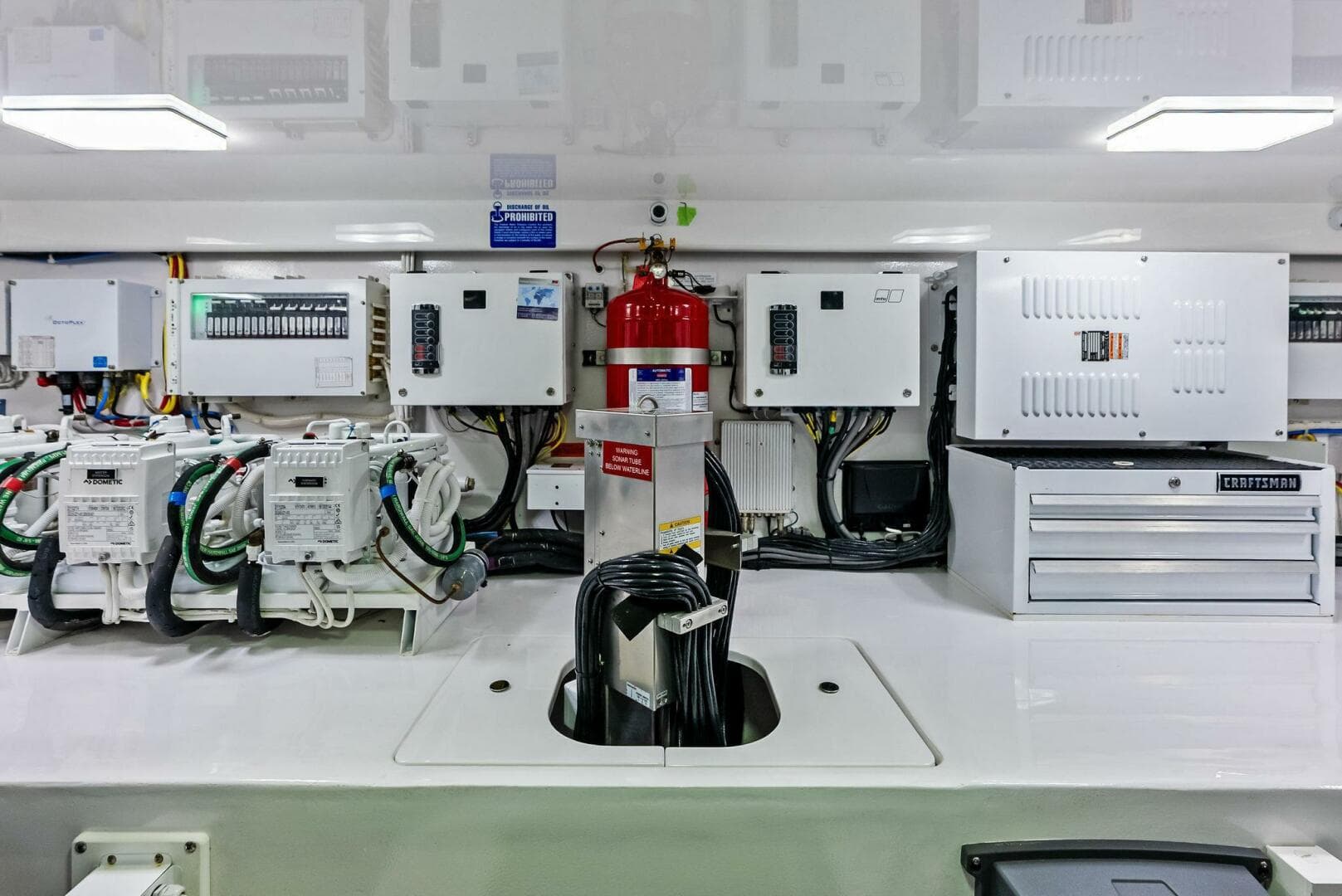 2023 Viking 64 Convertible- SIN PELO- Engine Room