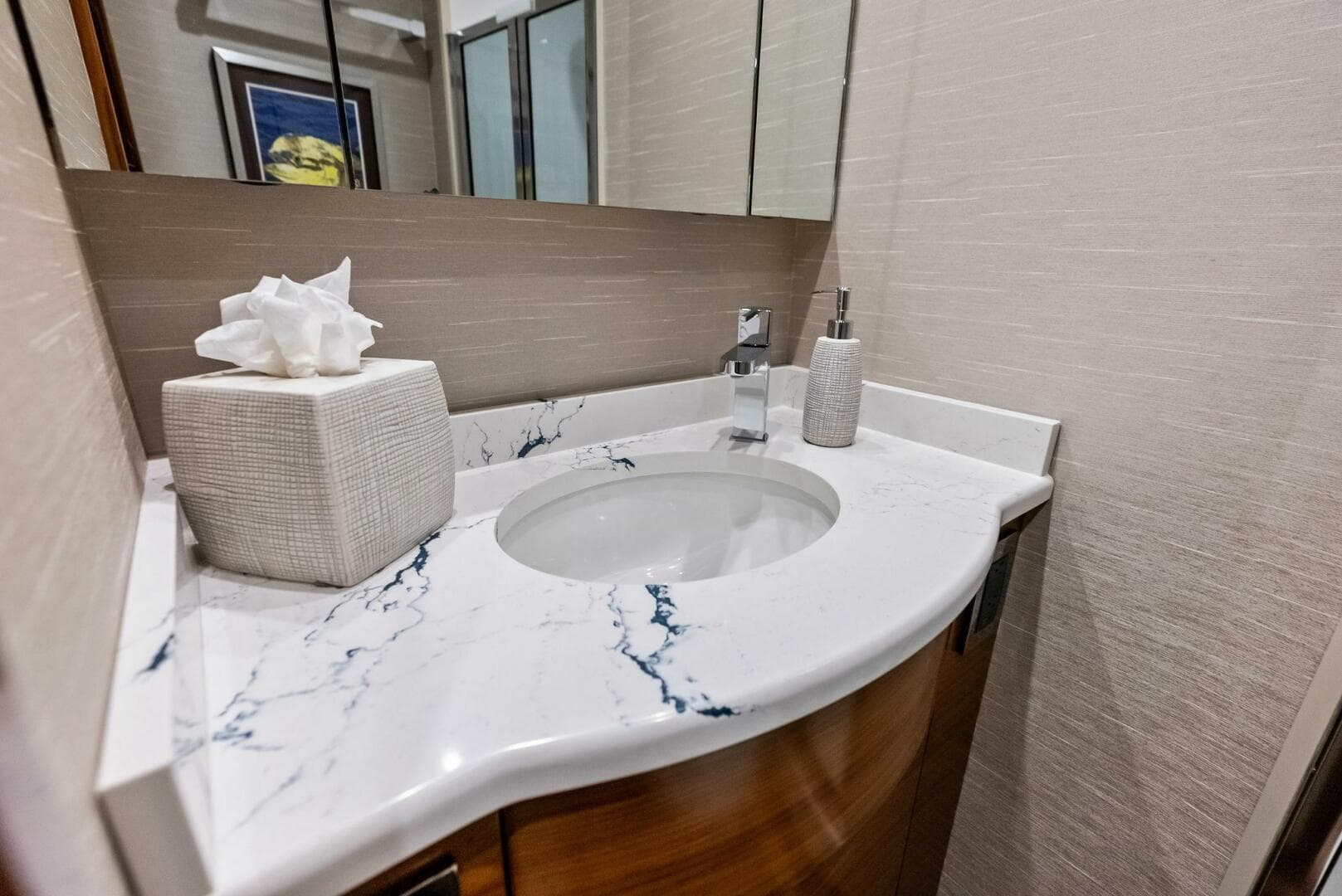 2023 Viking 64 Convertible- SIN PELO-Forward Stateroom Head