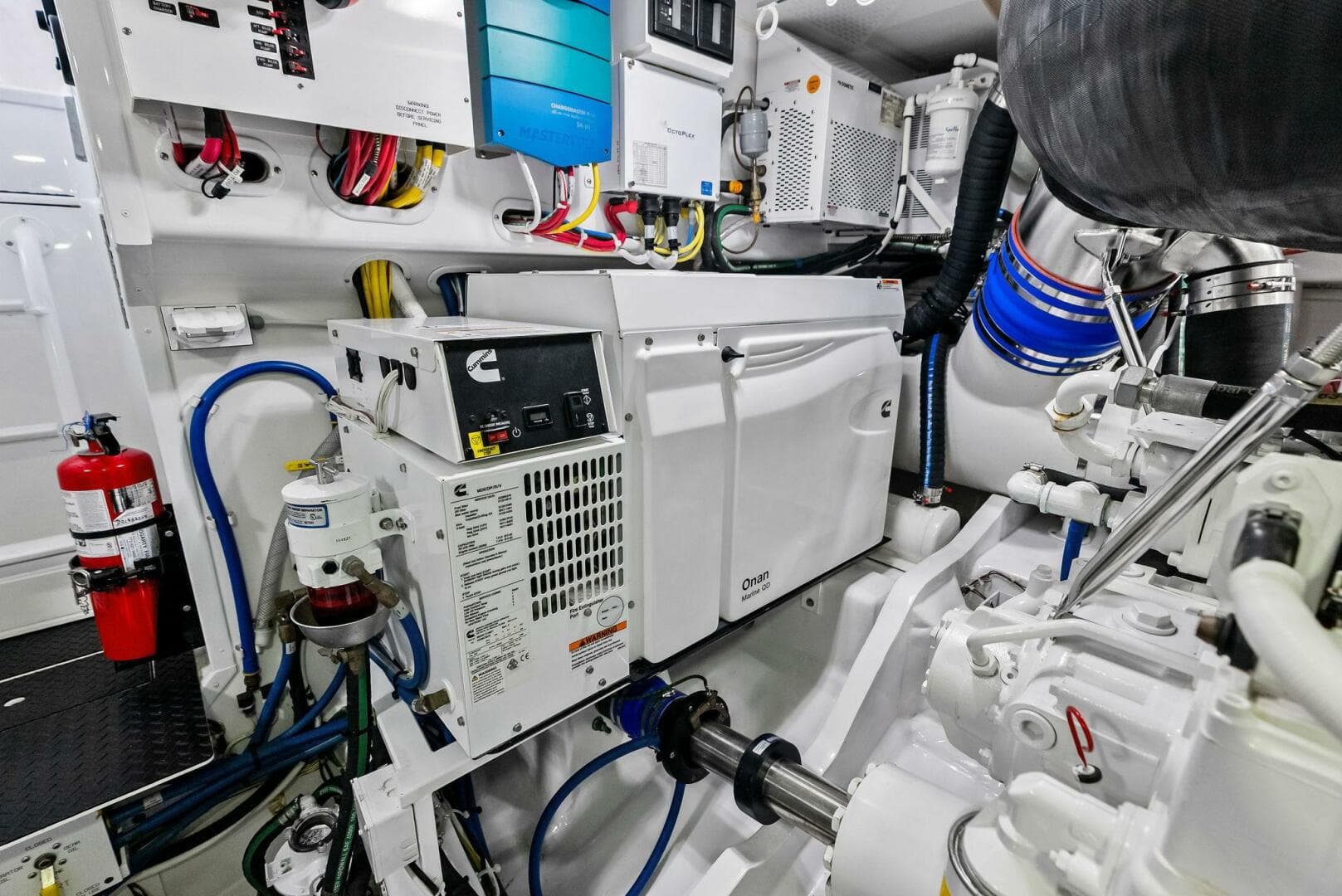 2023 Viking 64 Convertible- SIN PELO- Generator