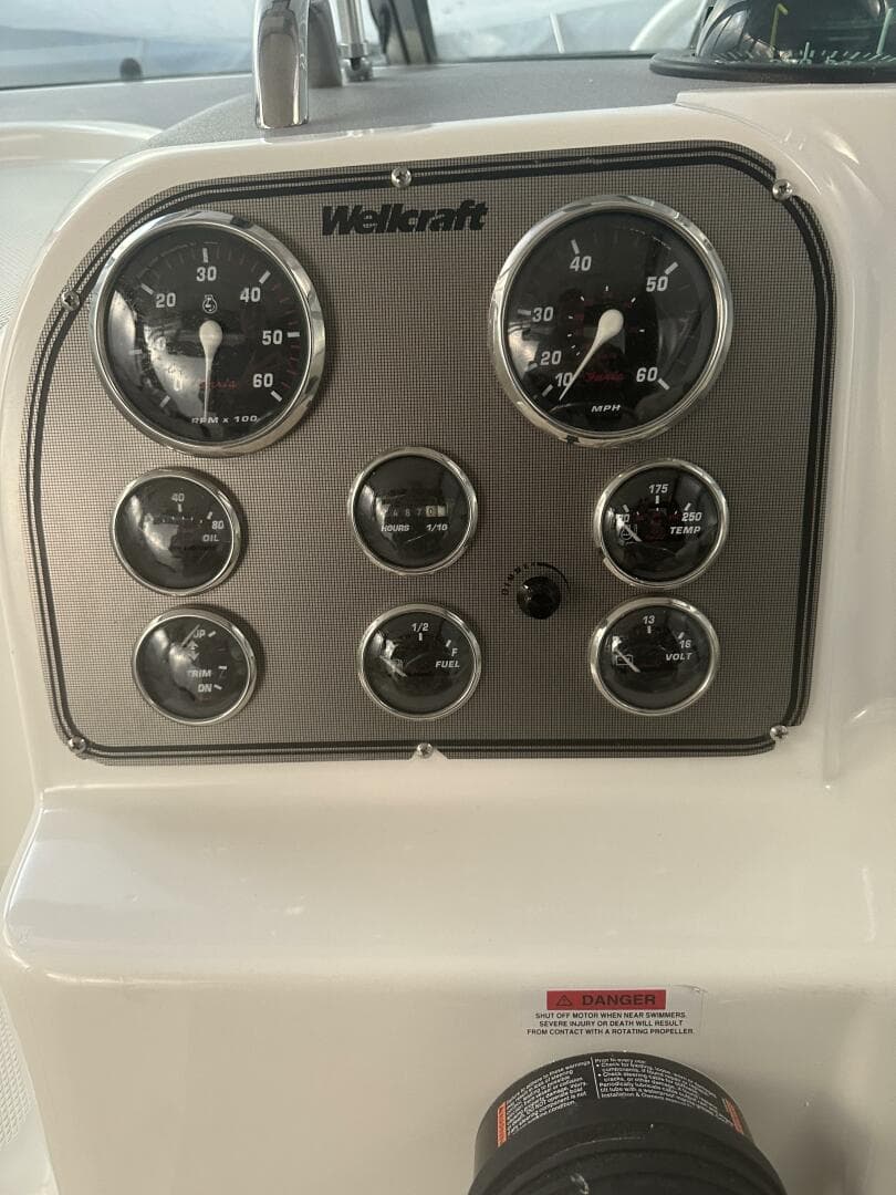 2001 Wellcraft 270 Coastal