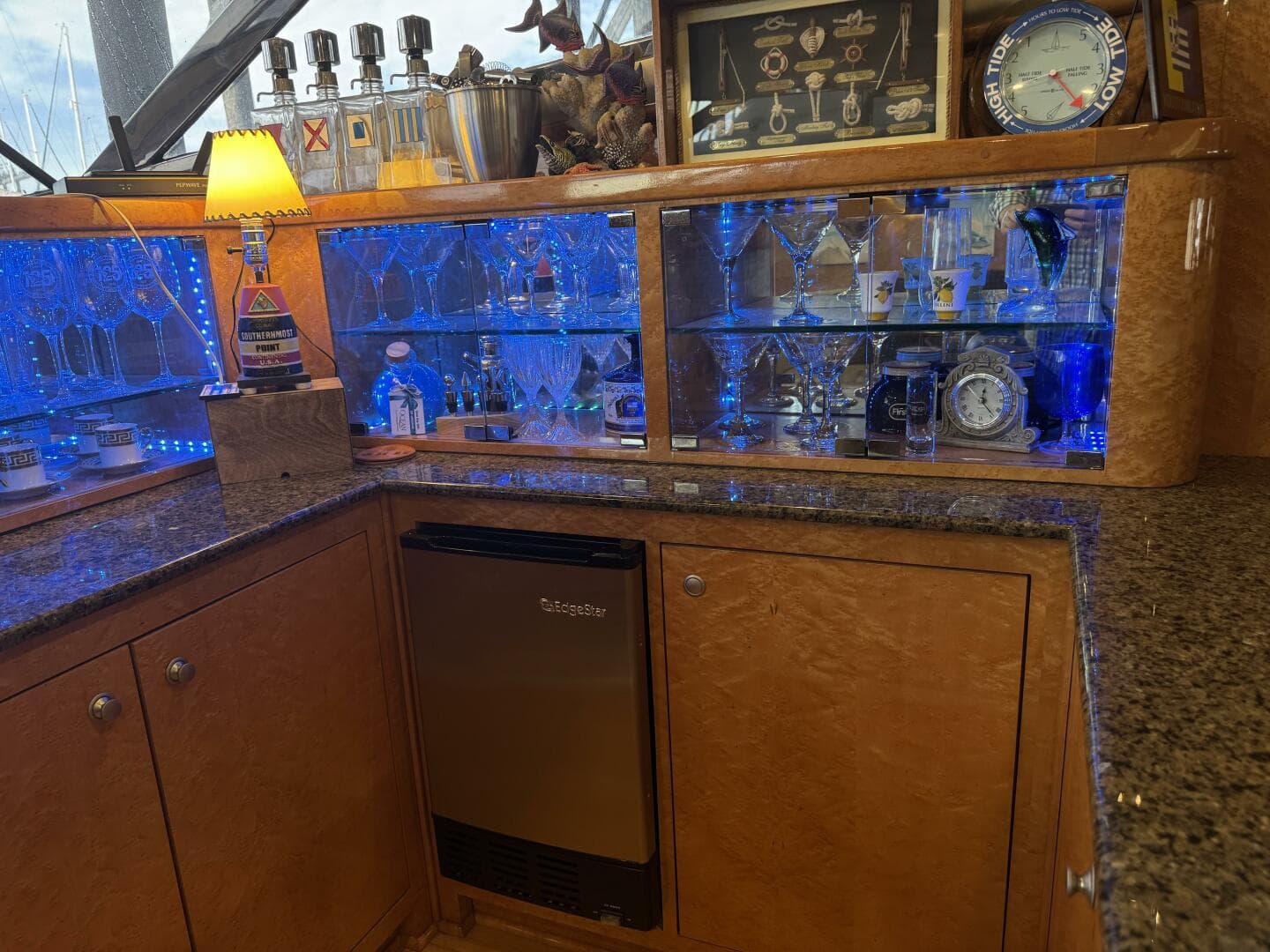 1993 Johnson 56 High Tech Motor Yacht