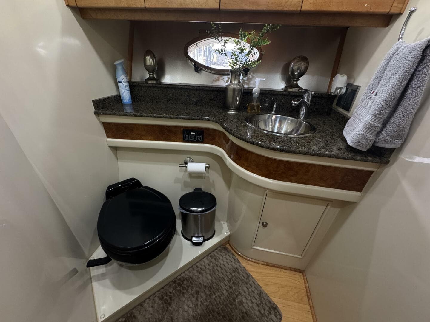 1993 Johnson 56 High Tech Motor Yacht