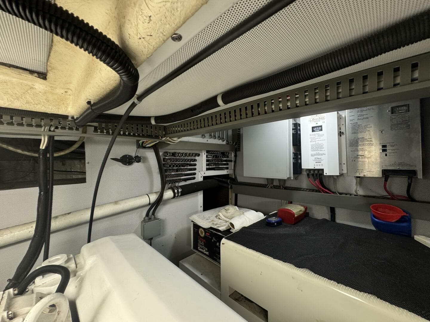 1993 Johnson 56 High Tech Motor Yacht