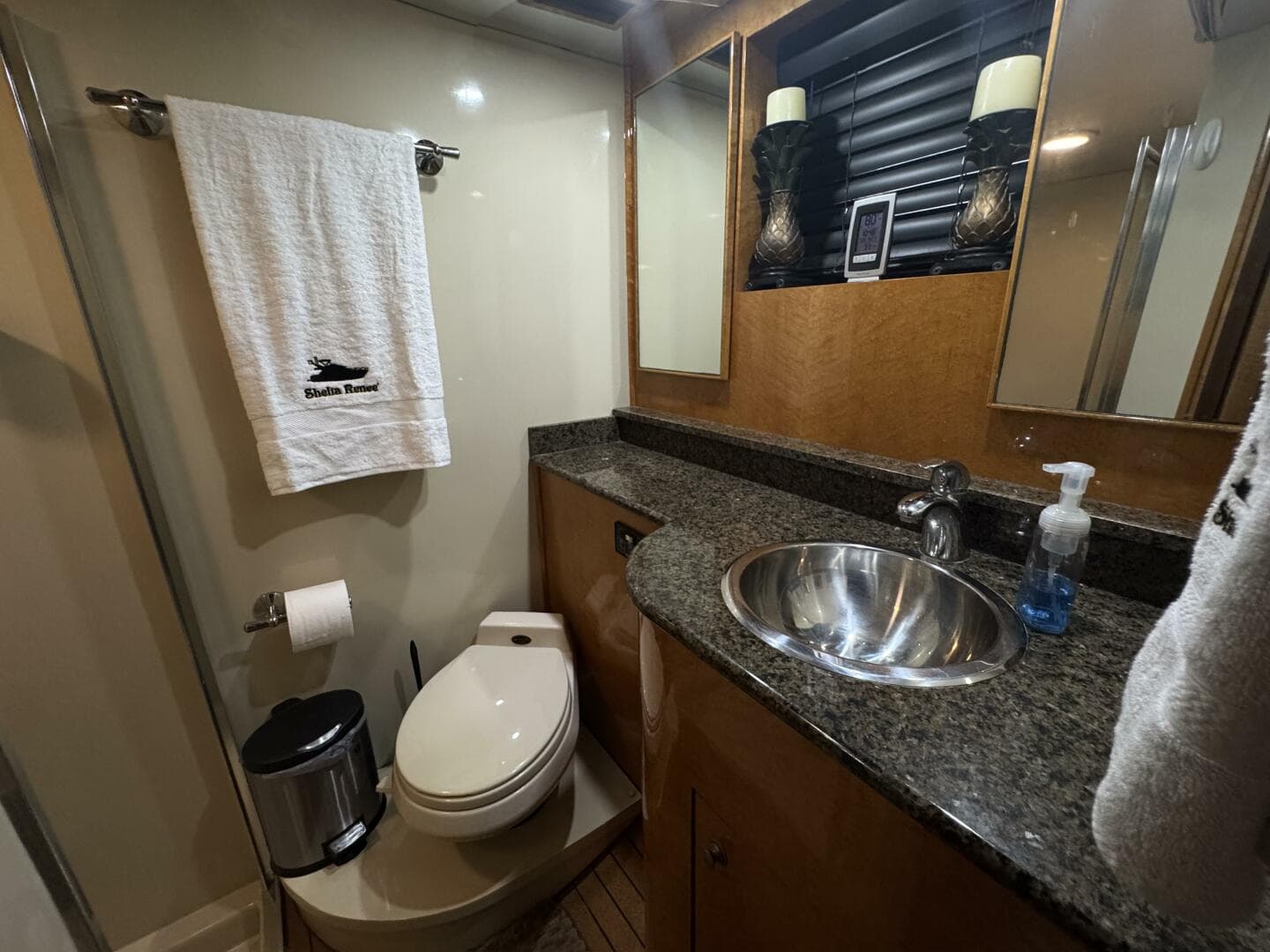 1993 Johnson 56 High Tech Motor Yacht