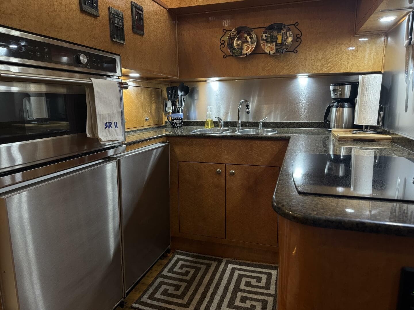 1993 Johnson 56 High Tech Motor Yacht