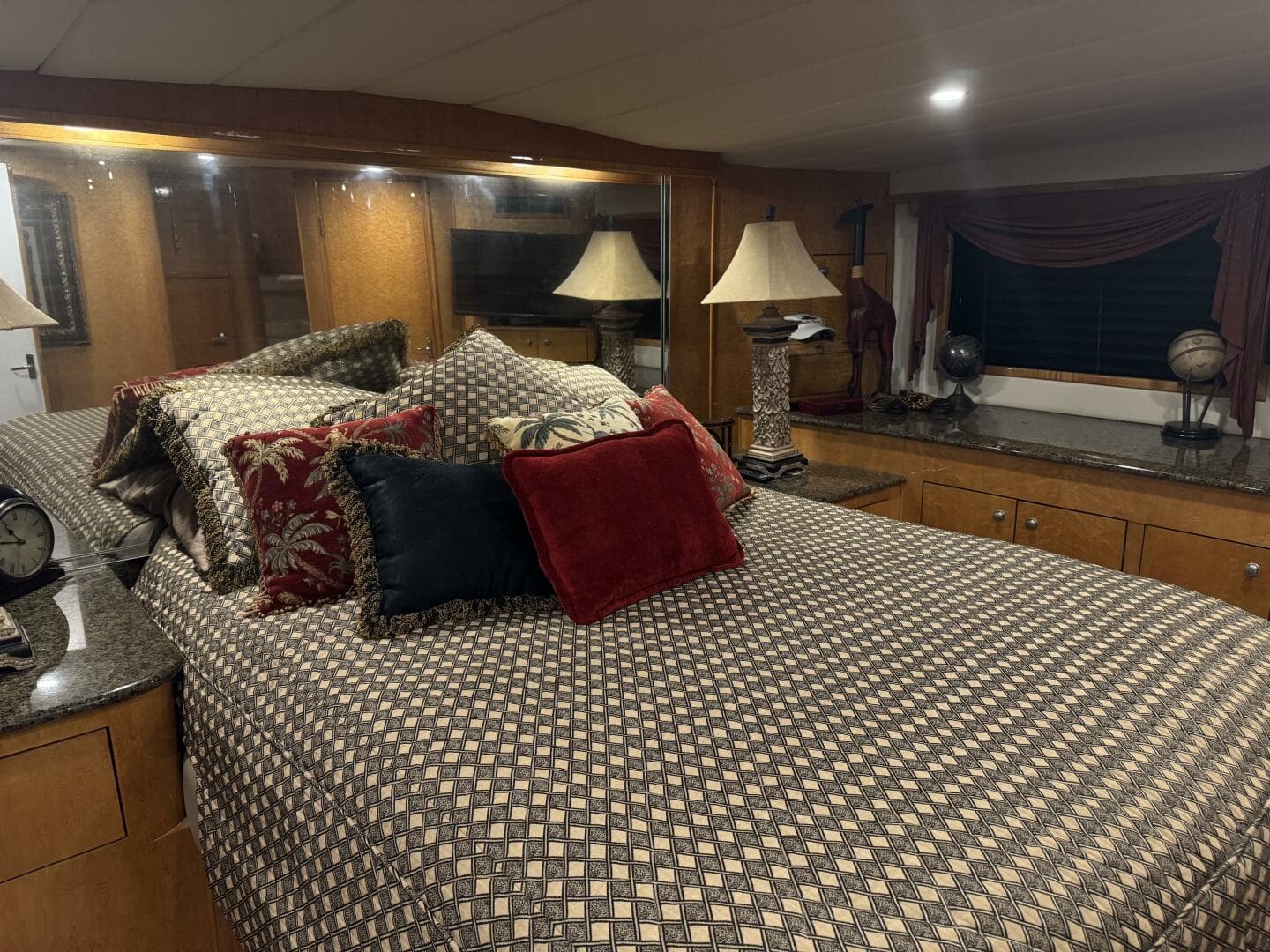 1993 Johnson 56 High Tech Motor Yacht