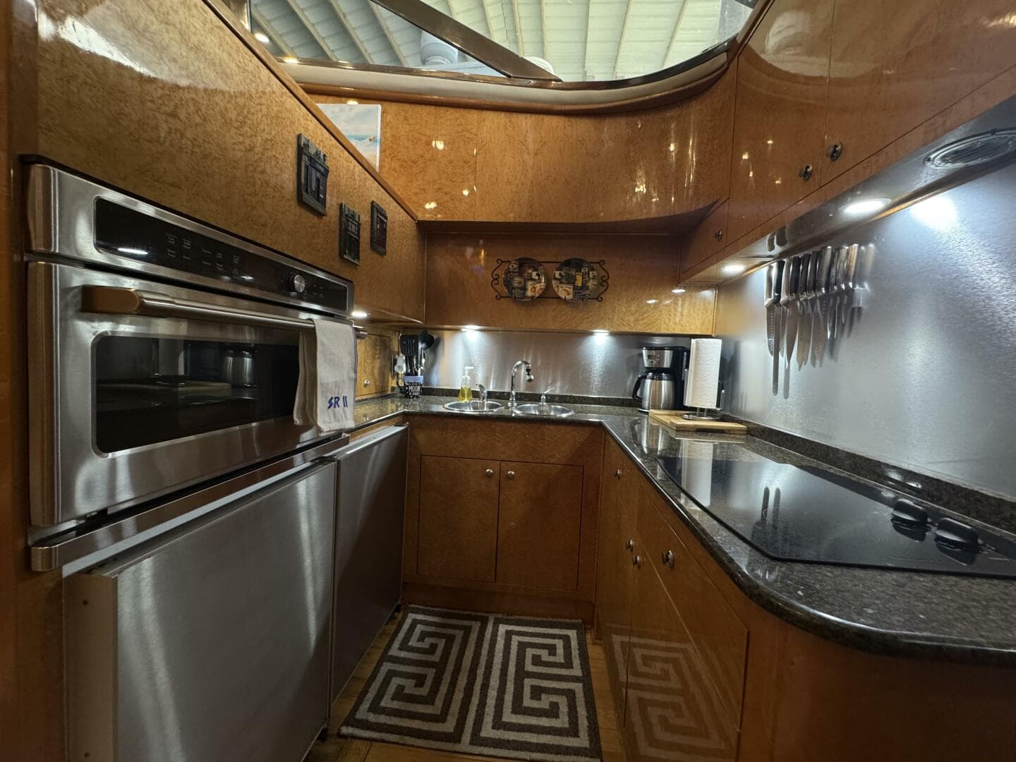 1993 Johnson 56 High Tech Motor Yacht