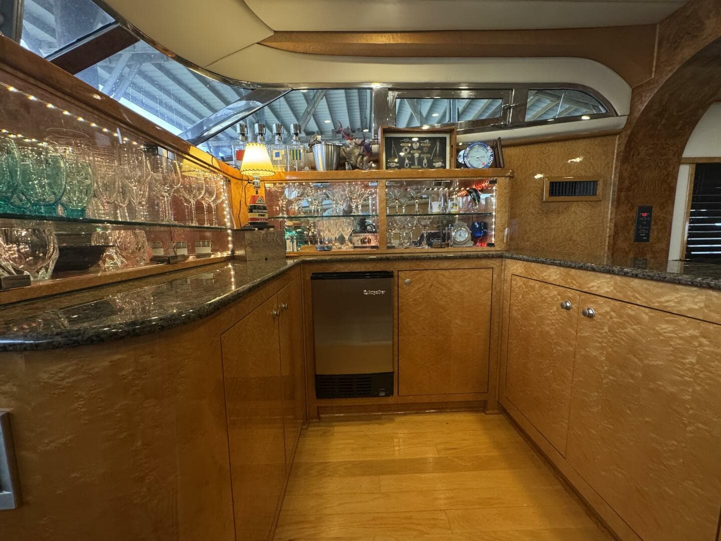 1993 Johnson 56 High Tech Motor Yacht