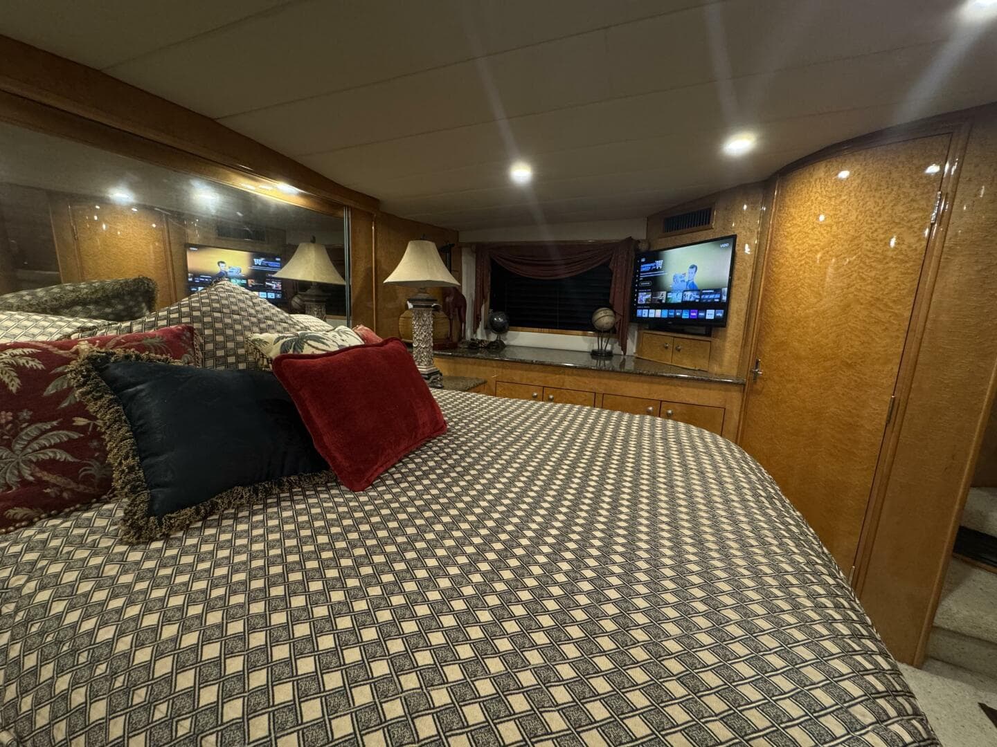 1993 Johnson 56 High Tech Motor Yacht