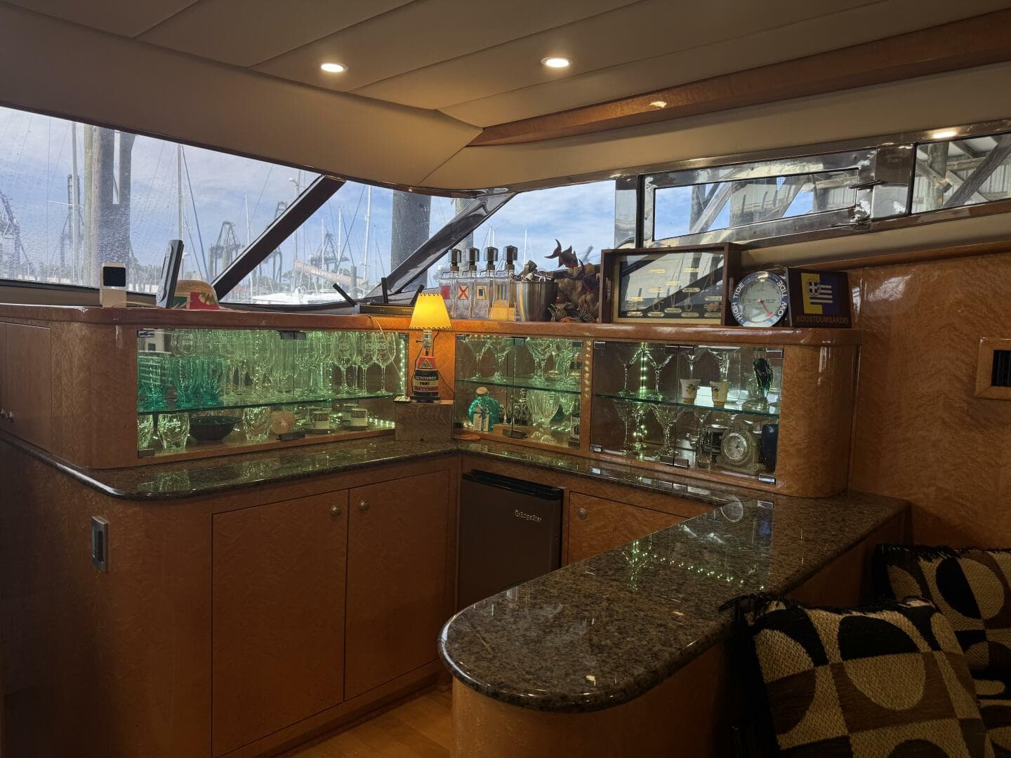 1993 Johnson 56 High Tech Motor Yacht