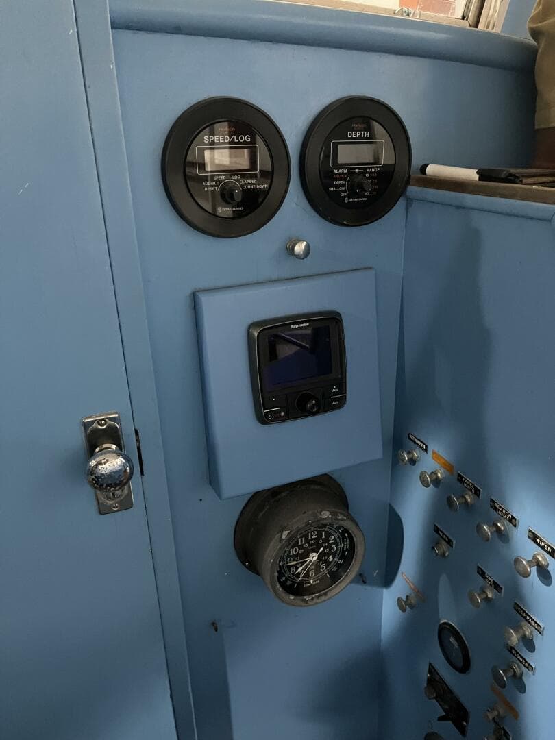 Whileaway Speed/Depth gauges, Auto Pilot, Ship's Clock