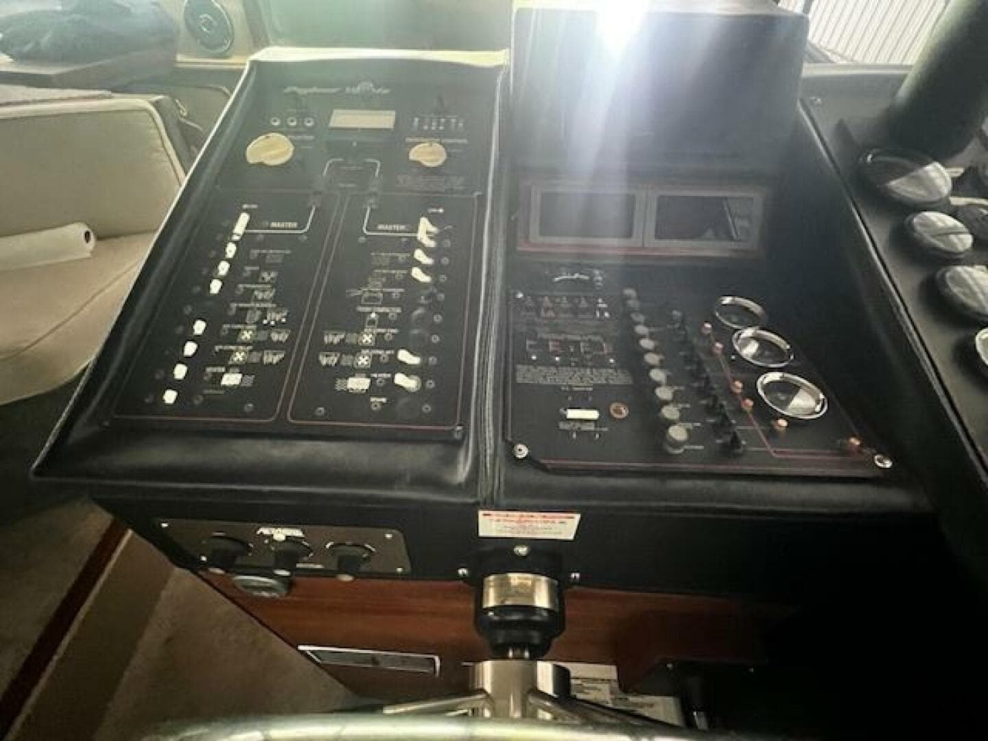 1985 Bayliner 3870 Motoryacht with Flybridge