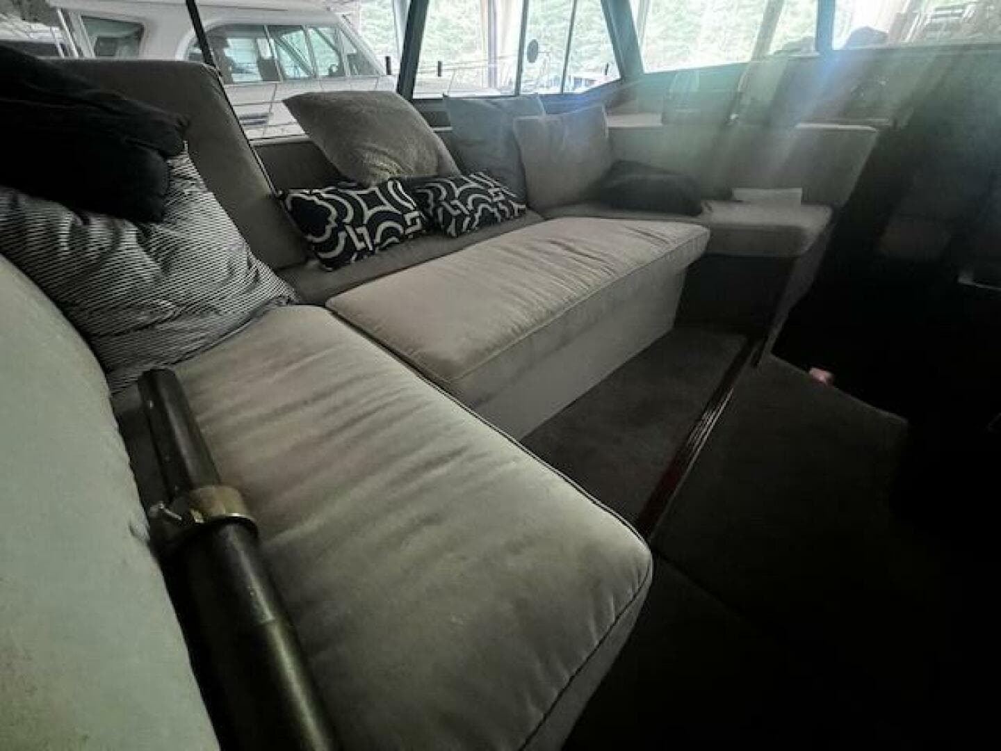 1985 Bayliner 3870 Motoryacht with Flybridge