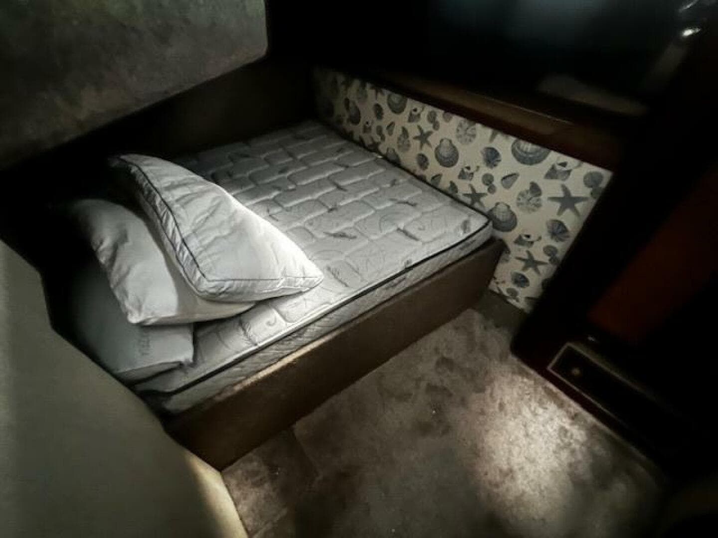 1985 Bayliner 3870 Motoryacht with Flybridge