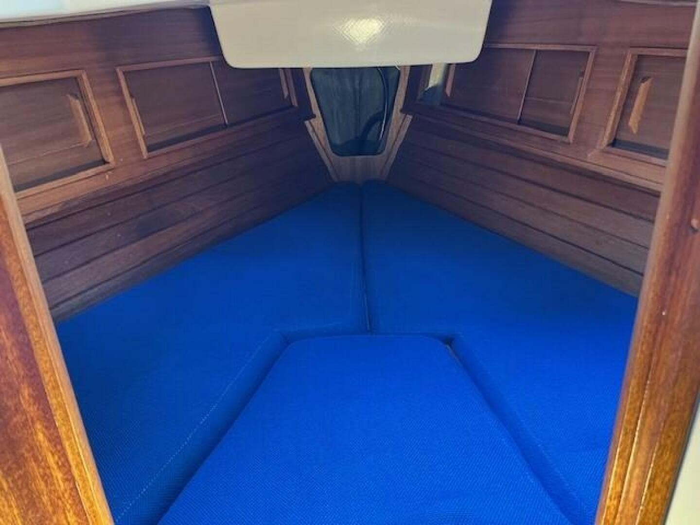 Forward V Berth W Cushions