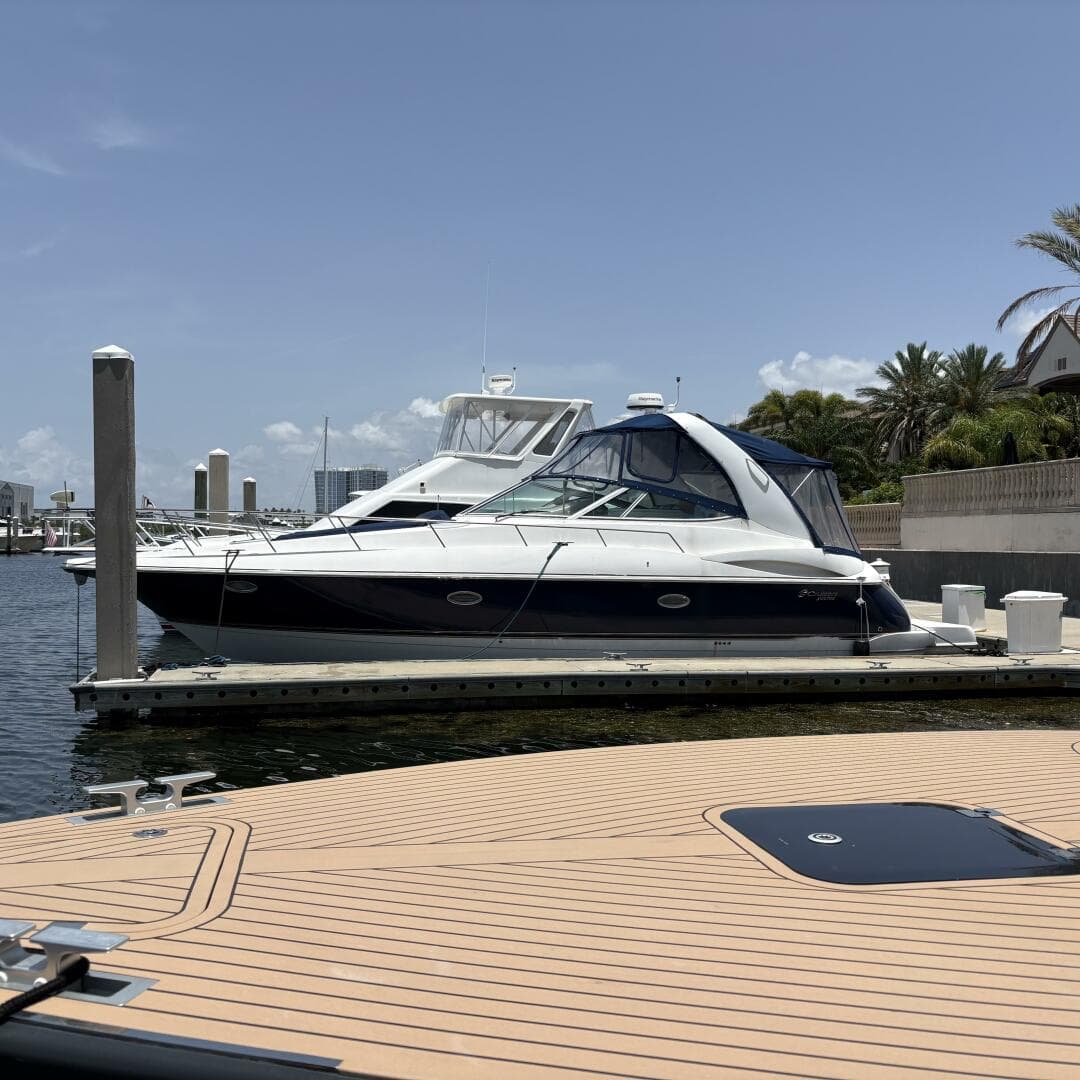 2002 Cruisers Yachts 3672 Express