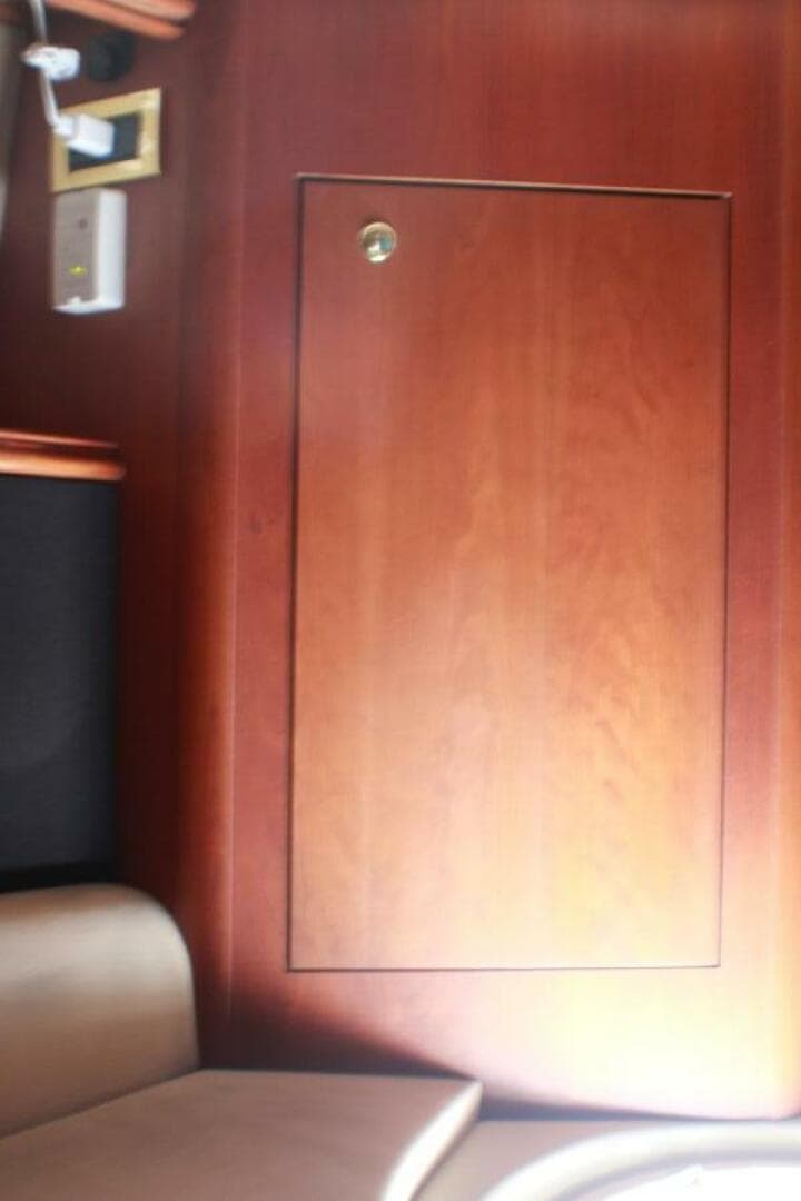 2002 Cruisers Yachts 3672 Express