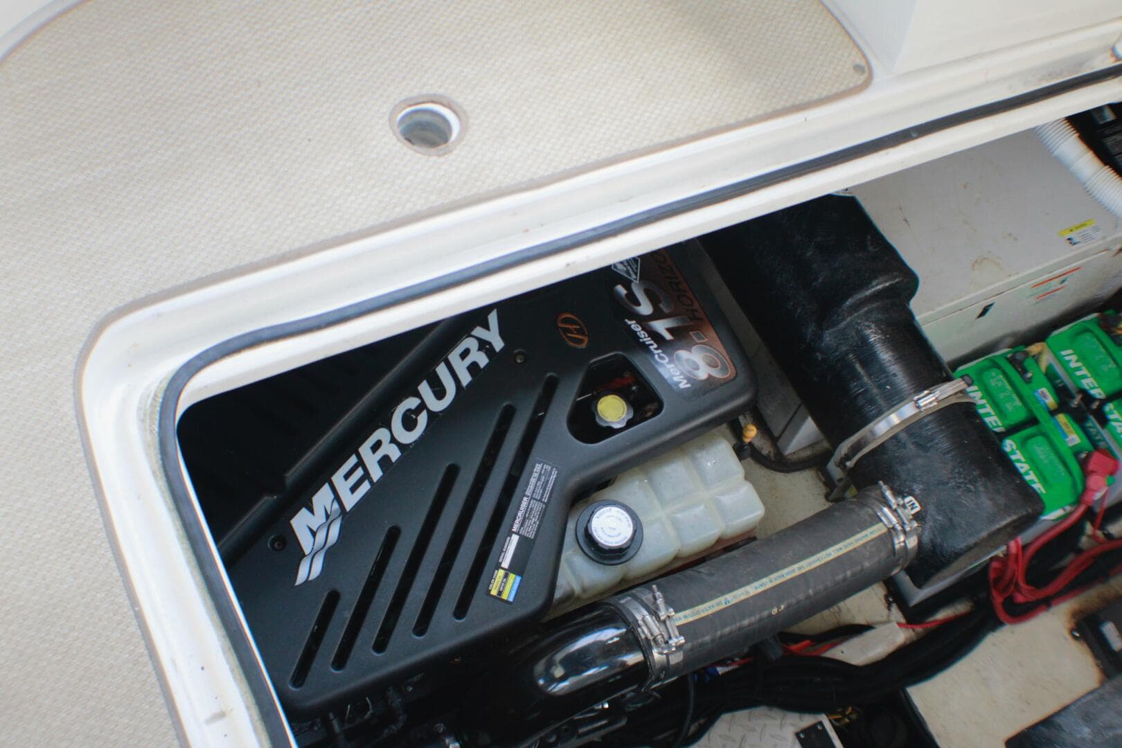 2002 Cruisers Yachts 3672 Express