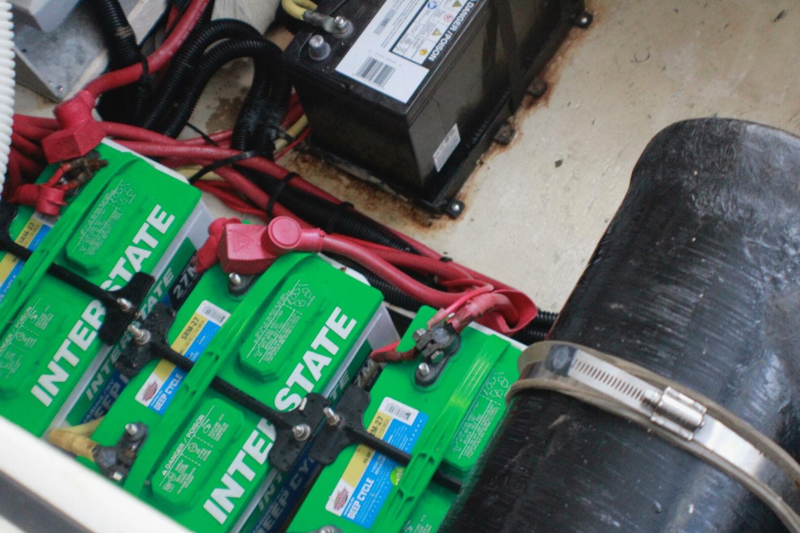 2002 Cruisers Yachts 3672 Express