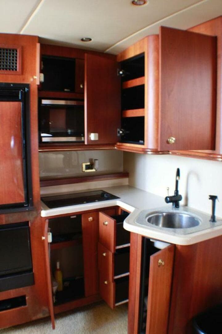 2002 Cruisers Yachts 3672 Express