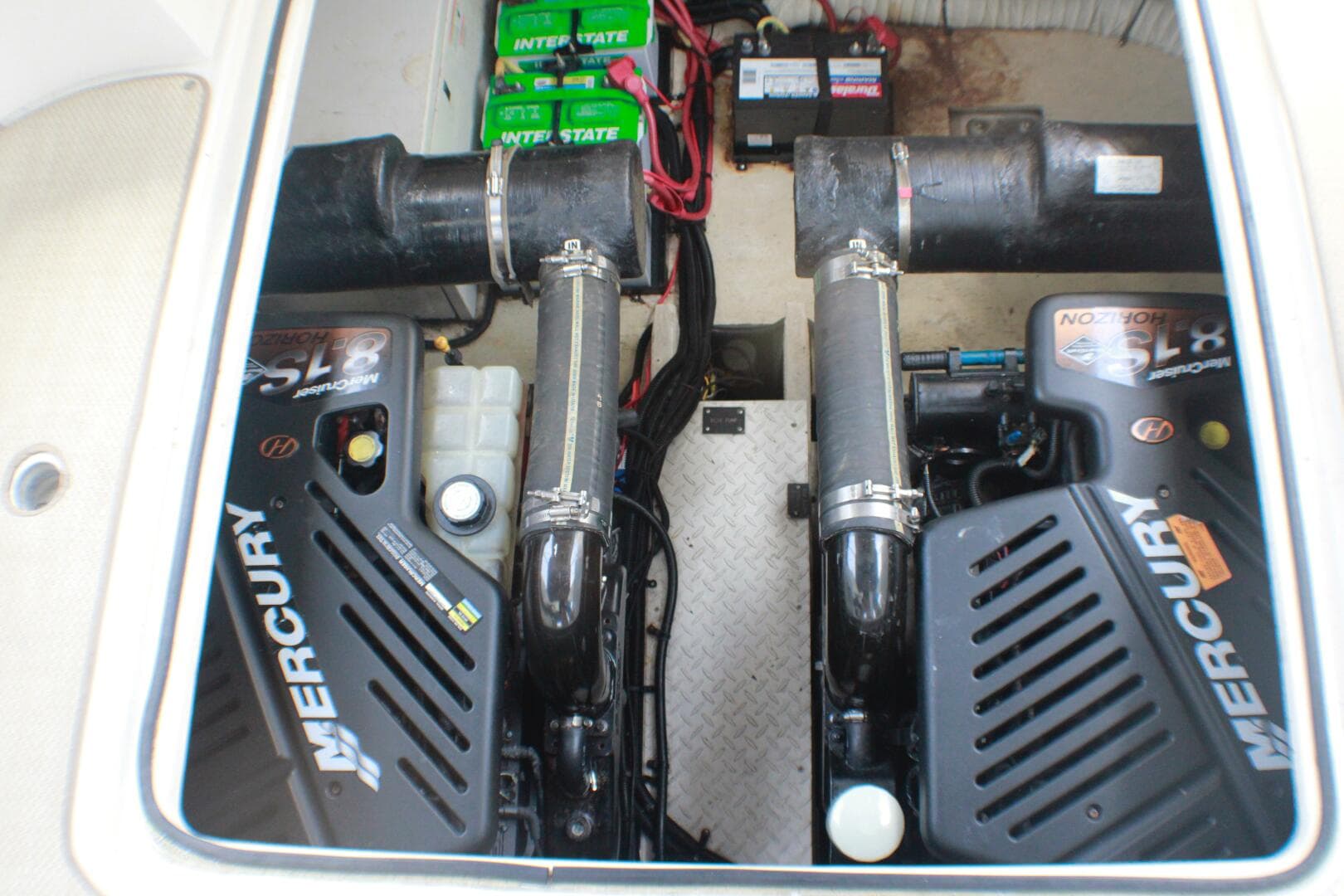 2002 Cruisers Yachts 3672 Express