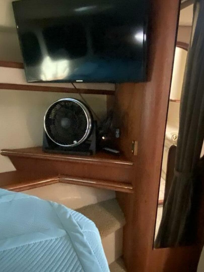 2002 Cruisers Yachts 3672 Express