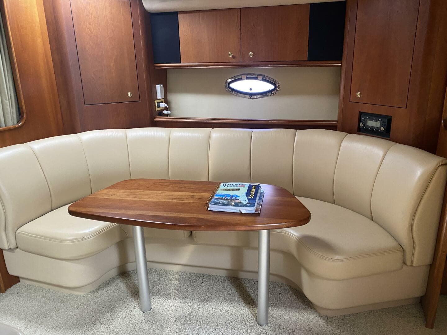 2002 Cruisers Yachts 3672 Express