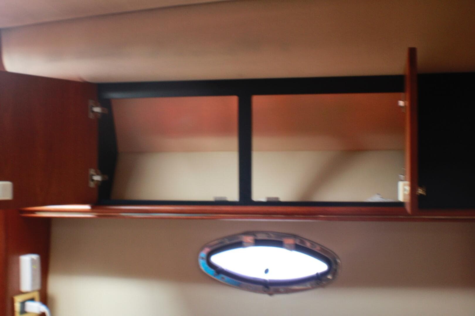 2002 Cruisers Yachts 3672 Express