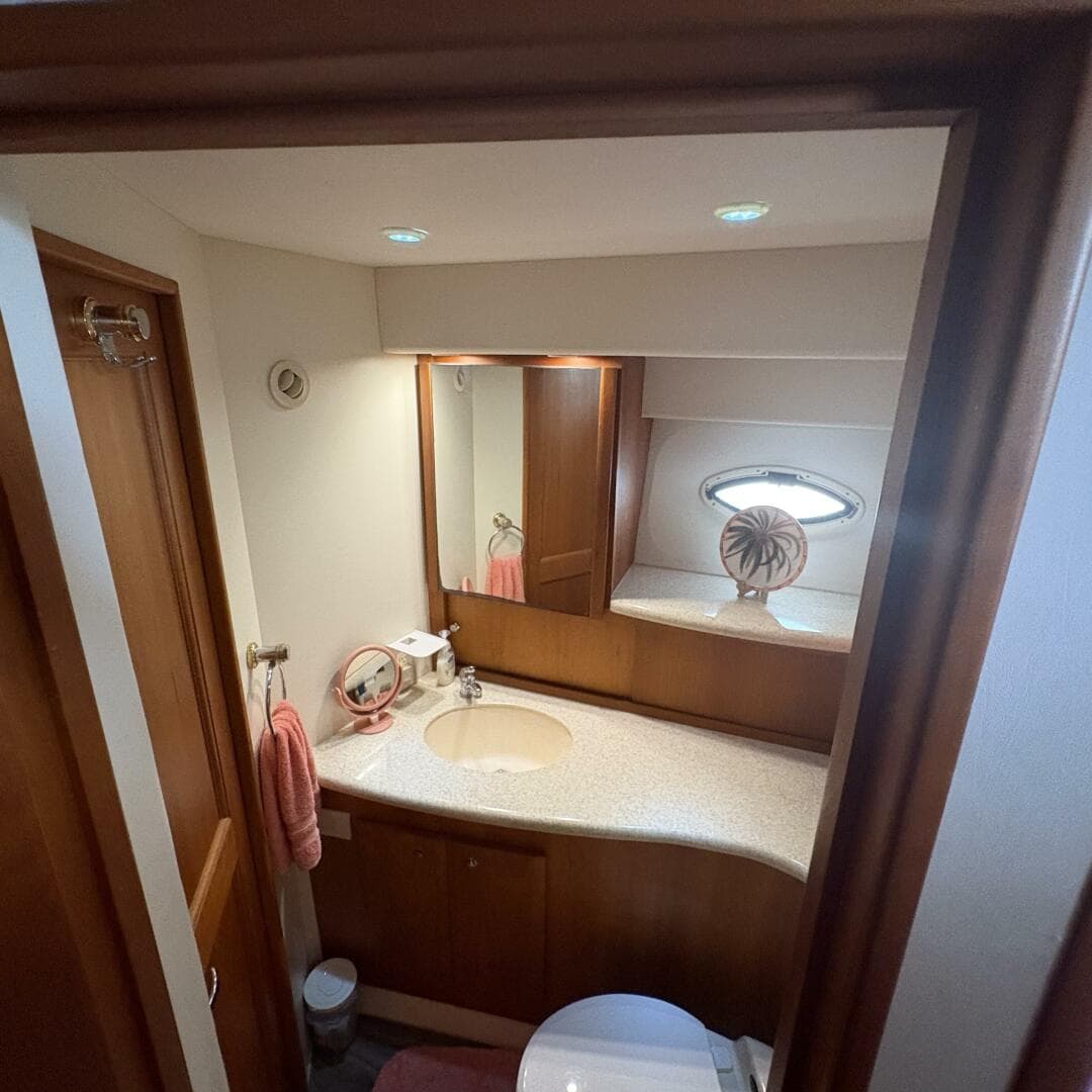 2002 Cruisers Yachts 3672 Express