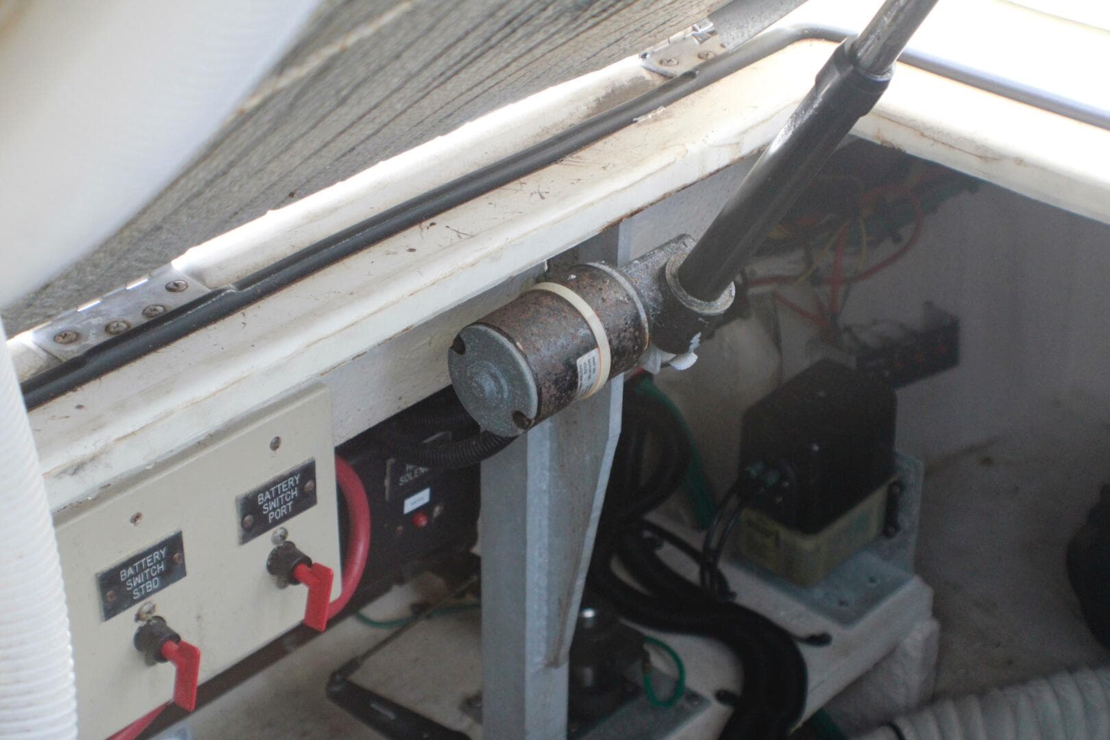 2002 Cruisers Yachts 3672 Express